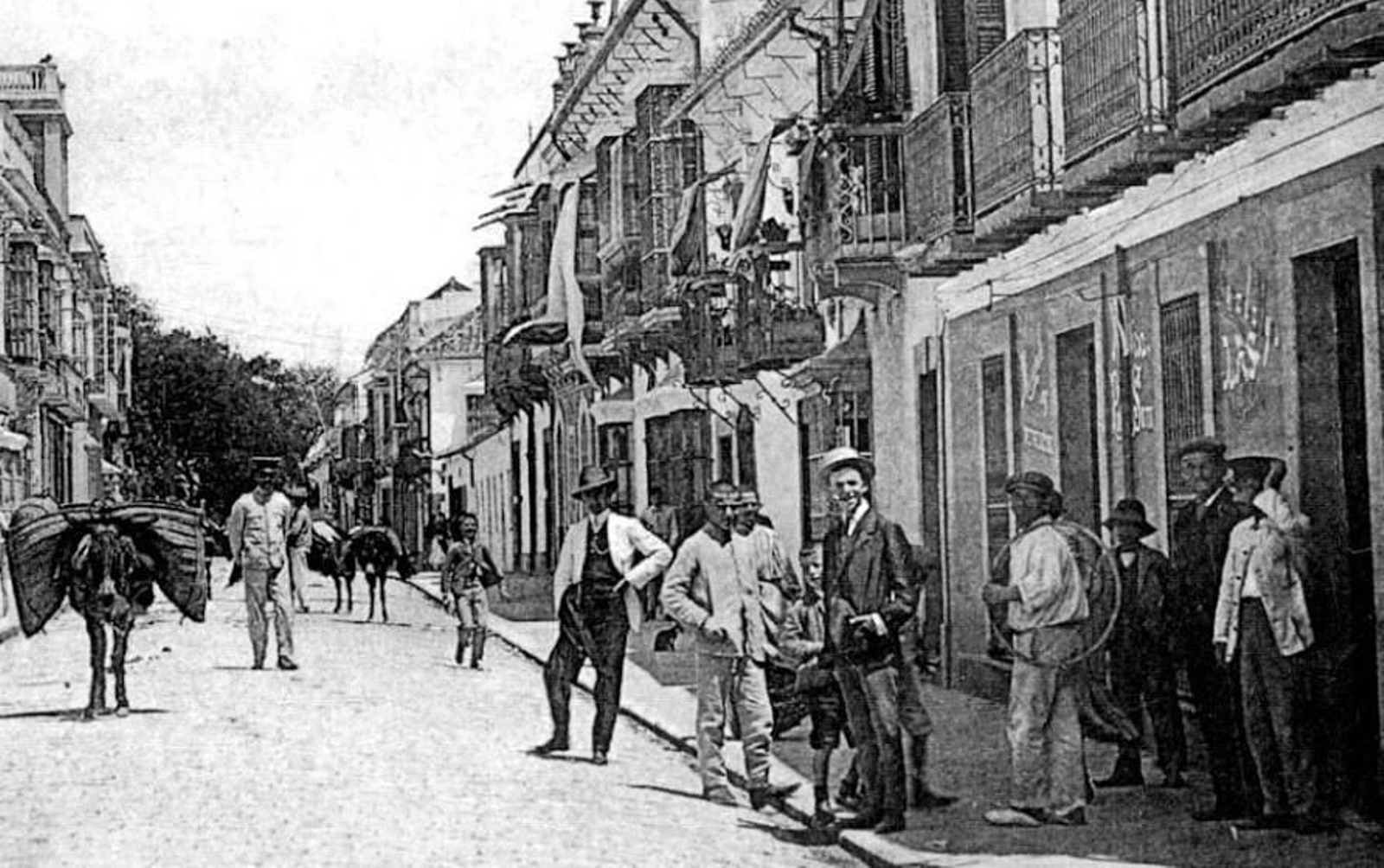 En la calle Ancha se encontraba la tienda de quincalla de Álvarez.