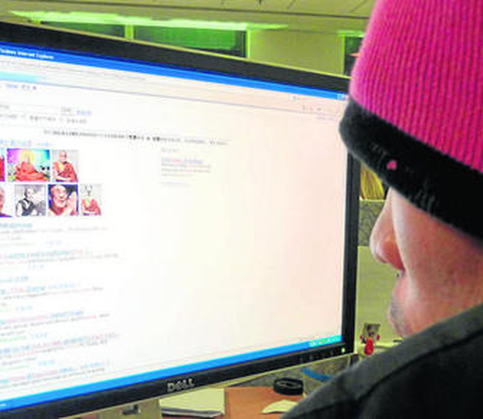 Un usuario chino consulta Google en Pekín.