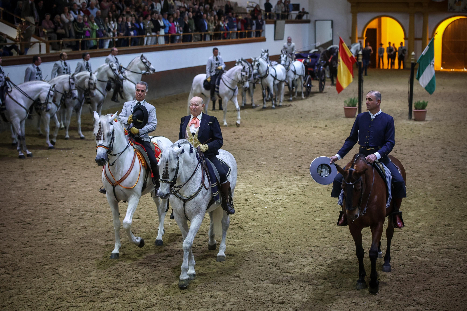 Emotiva despedida del jinete Manolo Ruíz en la Real Escuela