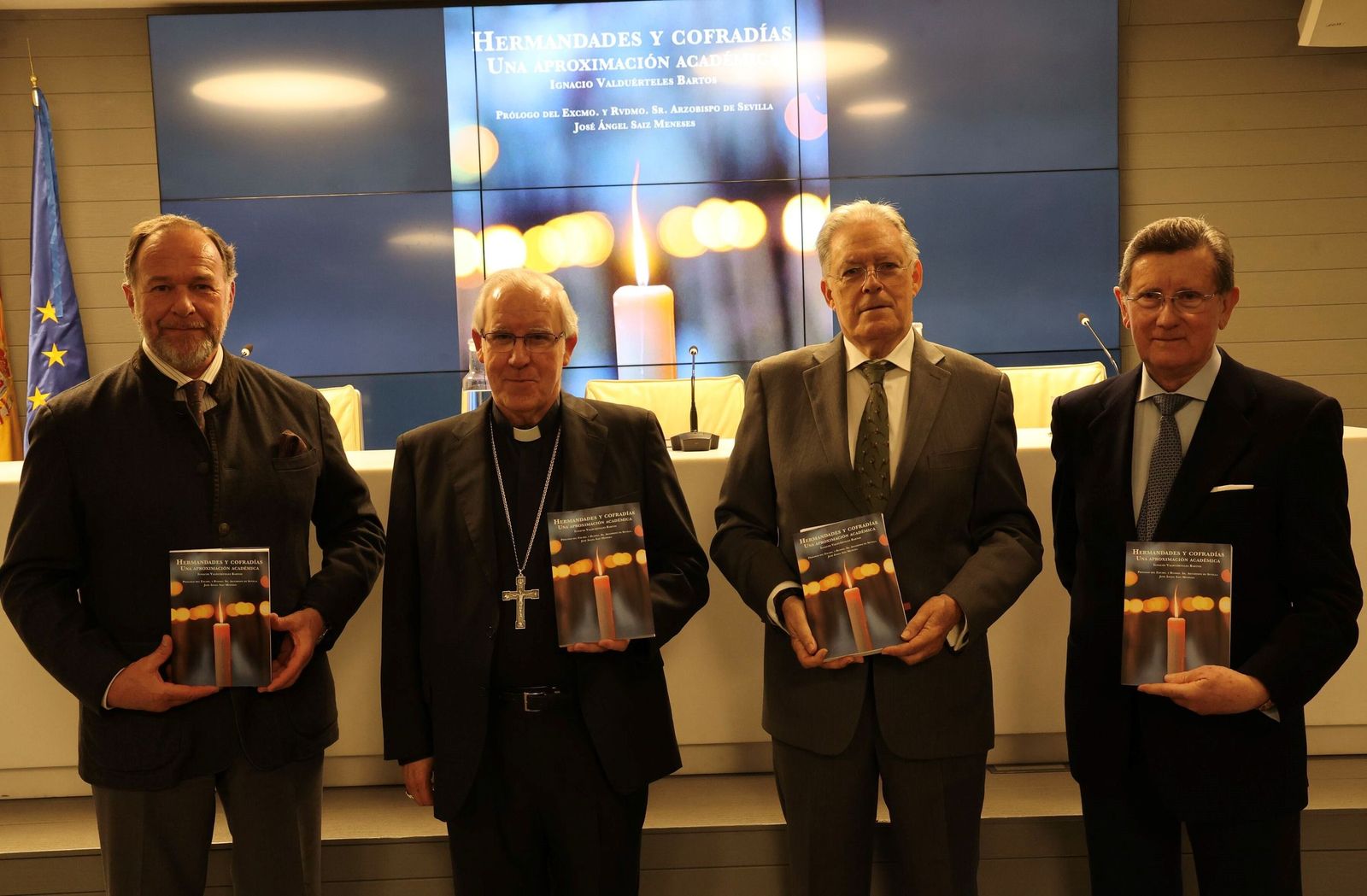 José Luis García-Palacios, monseñor Saiz, Ignacio Valduérteles y José Luis Cabello en la presentación del libro.
