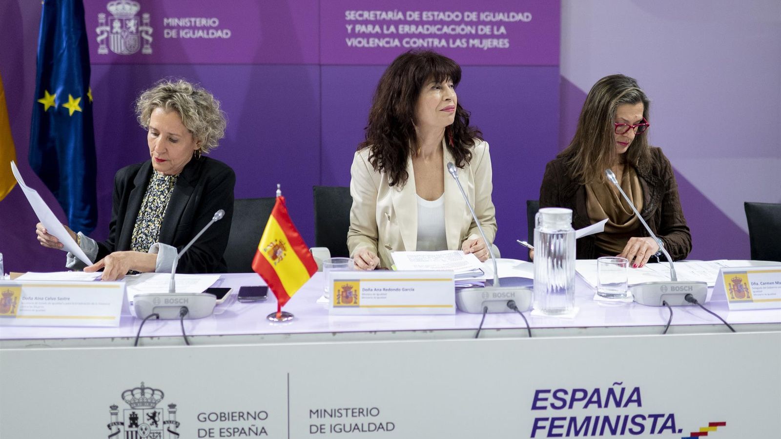 a secretaria de Estado para la Igualdad y la Erradicación de la Violencia, Aina Calvo; la ministra de Igualdad, Ana Redondo y la delegada del Gobierno contra la violencia de género del ministerio de Igualdad, Carmen Martínez