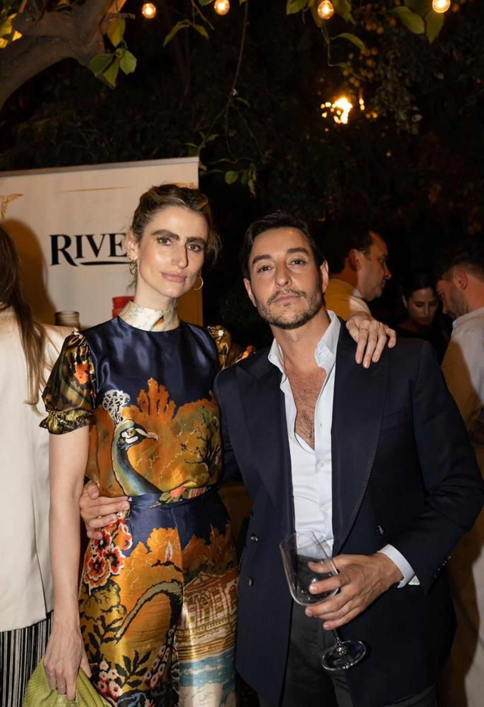 El diseñador Nicolás Montenegro con la modelo Alejandra Domínguez.