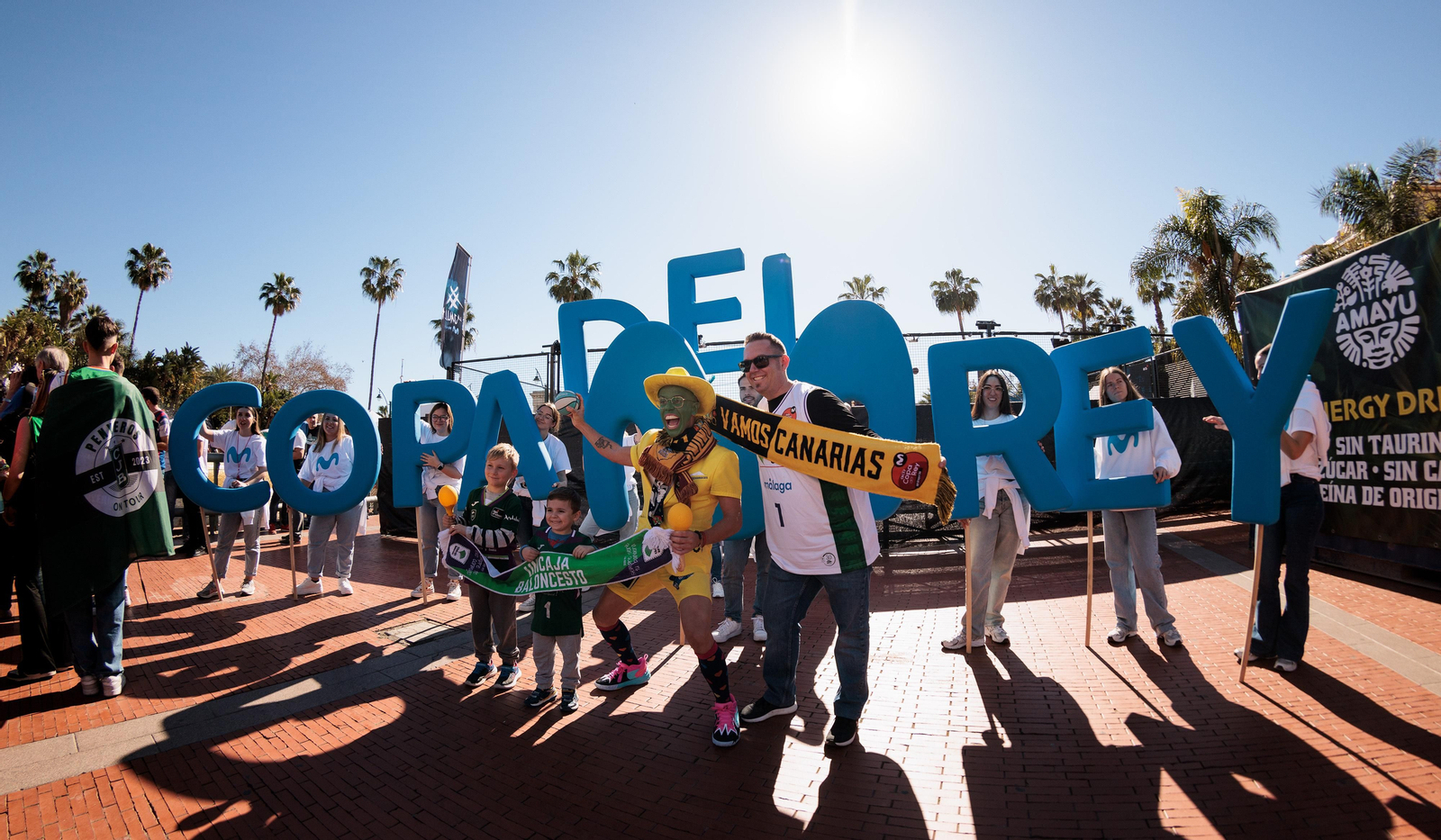 La invasión de las aficiones  de la Copa del centro de Málaga