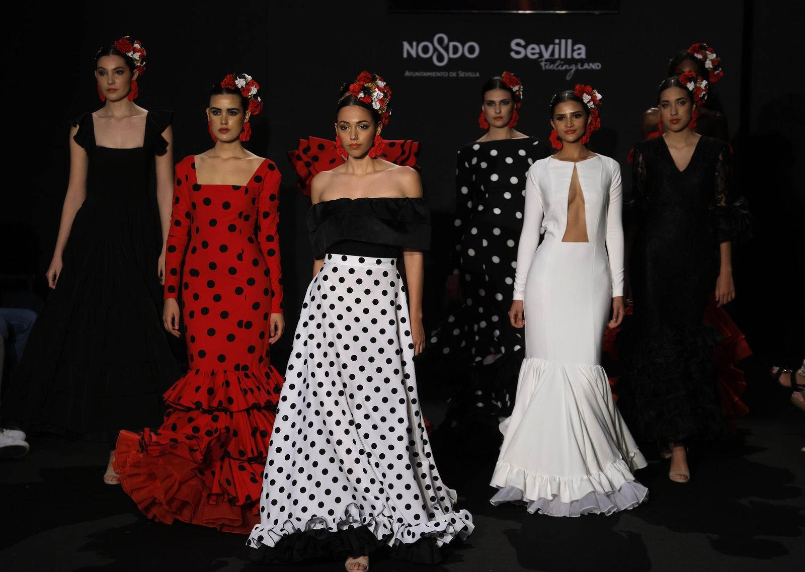 Emprende Lunares, el desfile de moda flamenca de Nerea Cariño, que anticipa la Feria de Abril: todas las fotos.
