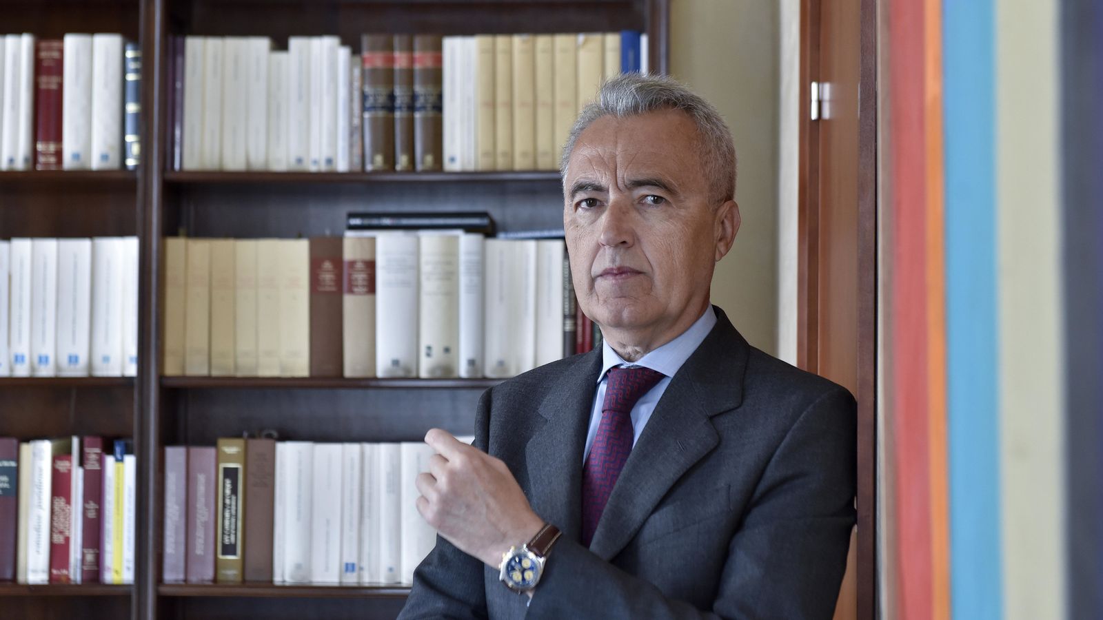 El entrevistado posa para los medios gráficos de 'Diario de Sevilla'.