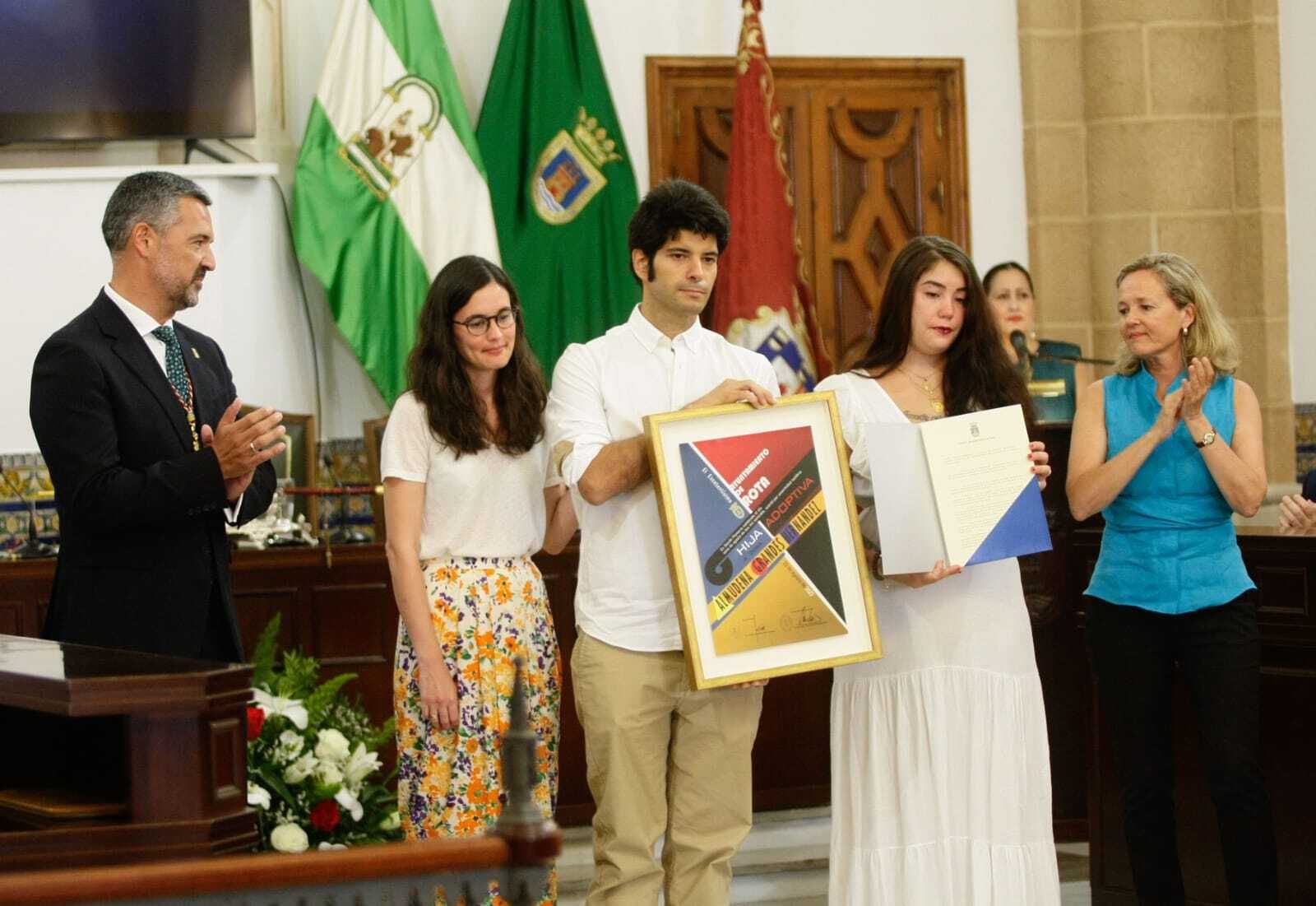 Las imágenes del emotivo nombramiento de Almudena Grande en Rota