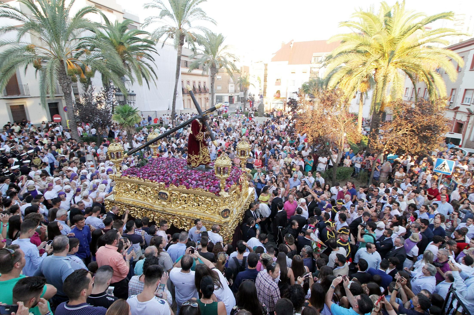 Imágenes del Señor de Pasión en la procesión del centenario de la hermandad