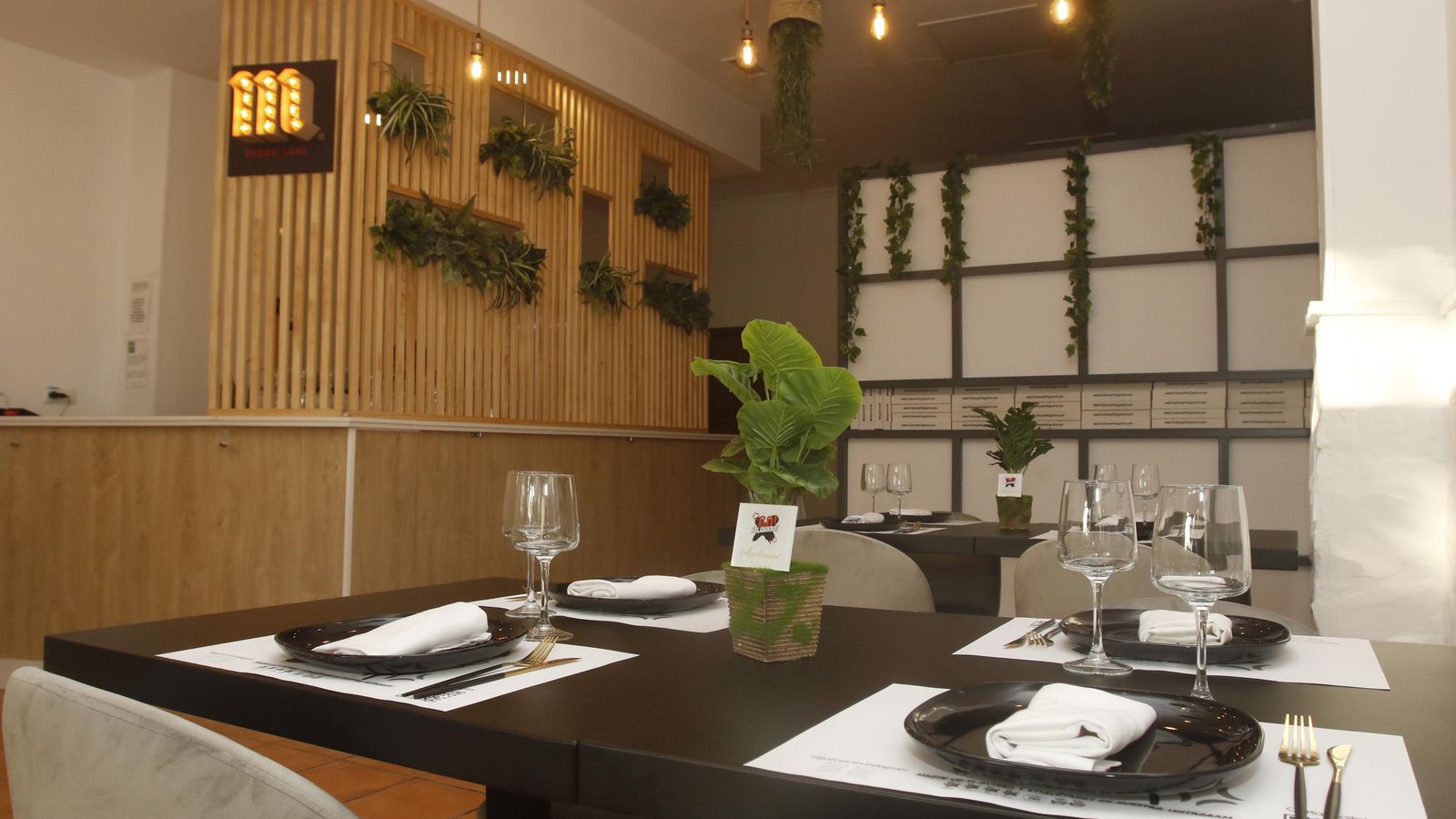 Colores cálidos se alternan con  toques de vegetación minimalista