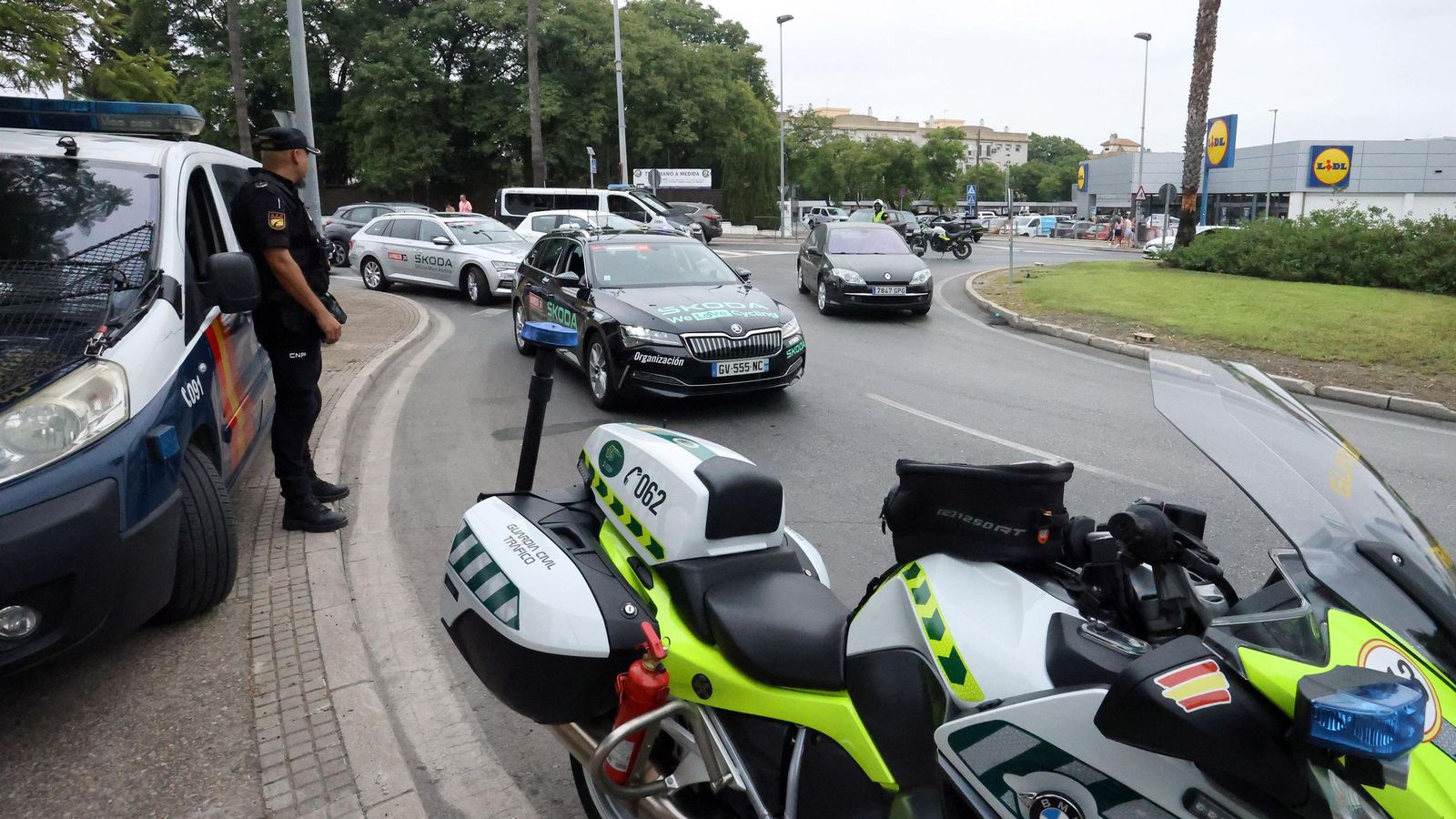 Así fue la salida de la Vuelta España desde Carrefour Sur en Jerez