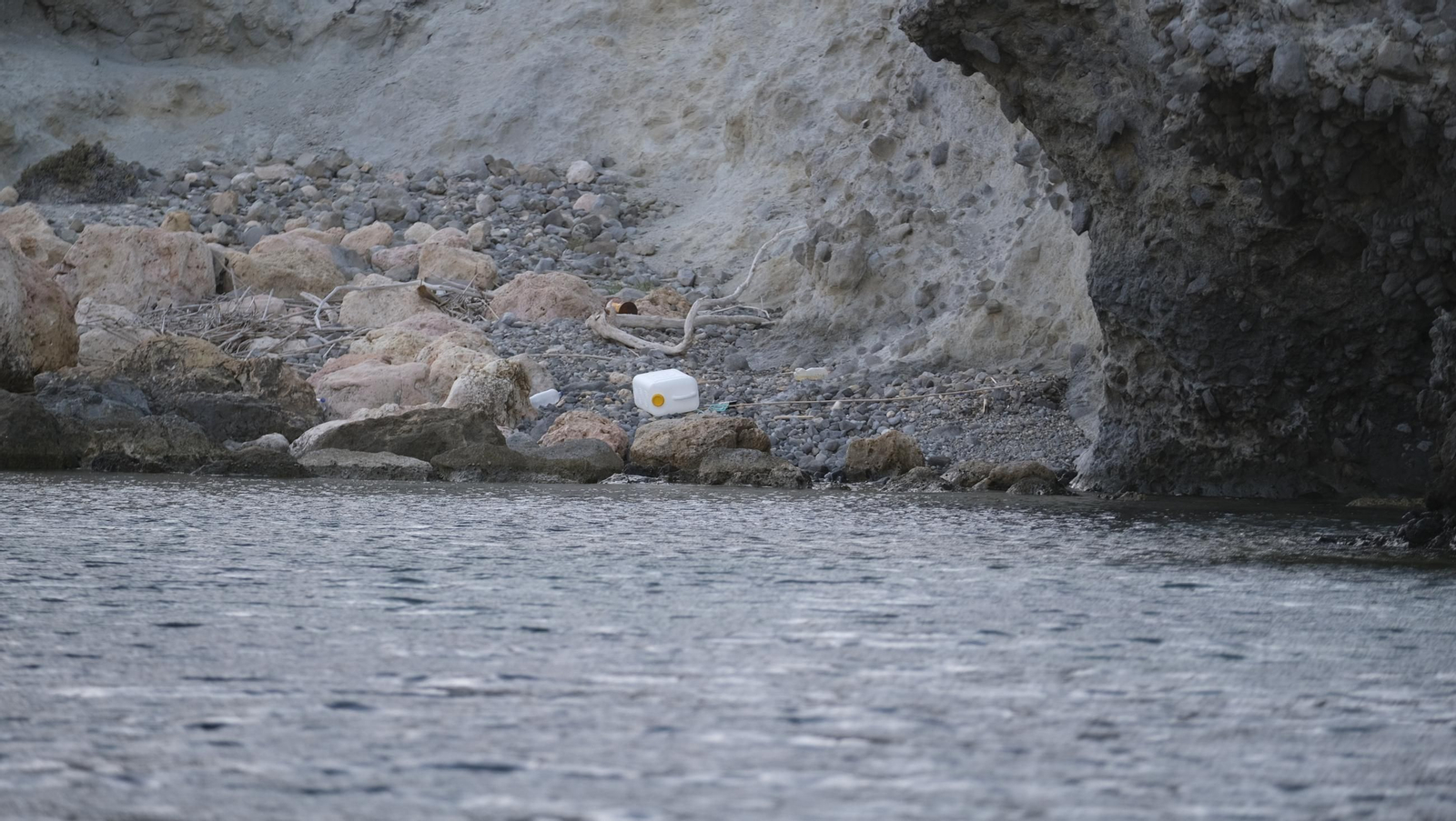 Una jornada con el servicio marítimo de la Policía Local de Níjar, en imágenes