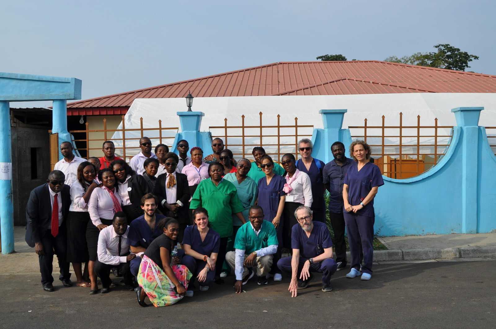 Miembros de la Fundación La Arruzafa durante su misión humanitaria en Guinea.