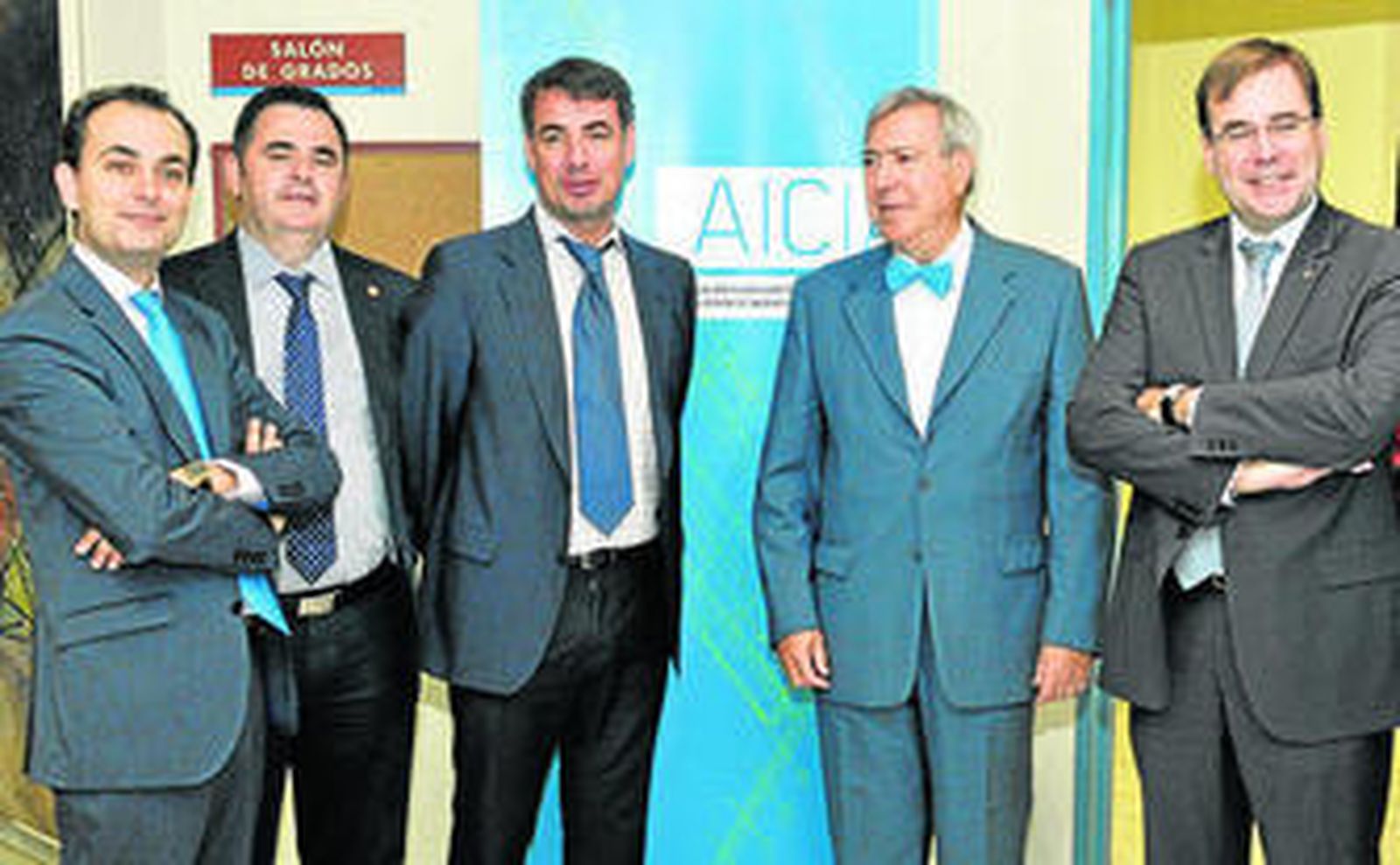Pablo Cortés, Ramón González, Vicente Fernández, Manuel Ángel Martín y José Luis Martínez,  ayer en el acto