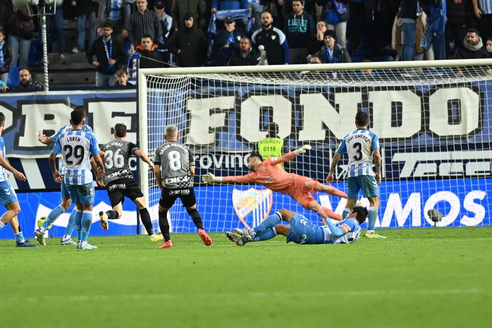 La tangana y la alegría final en el Málaga CF - Alavés