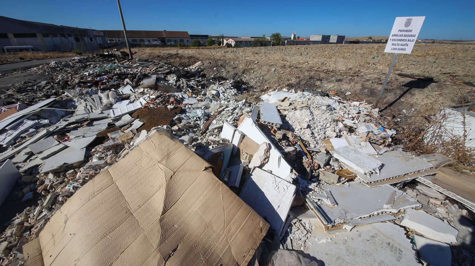 Escombrera ilegal en Jerez