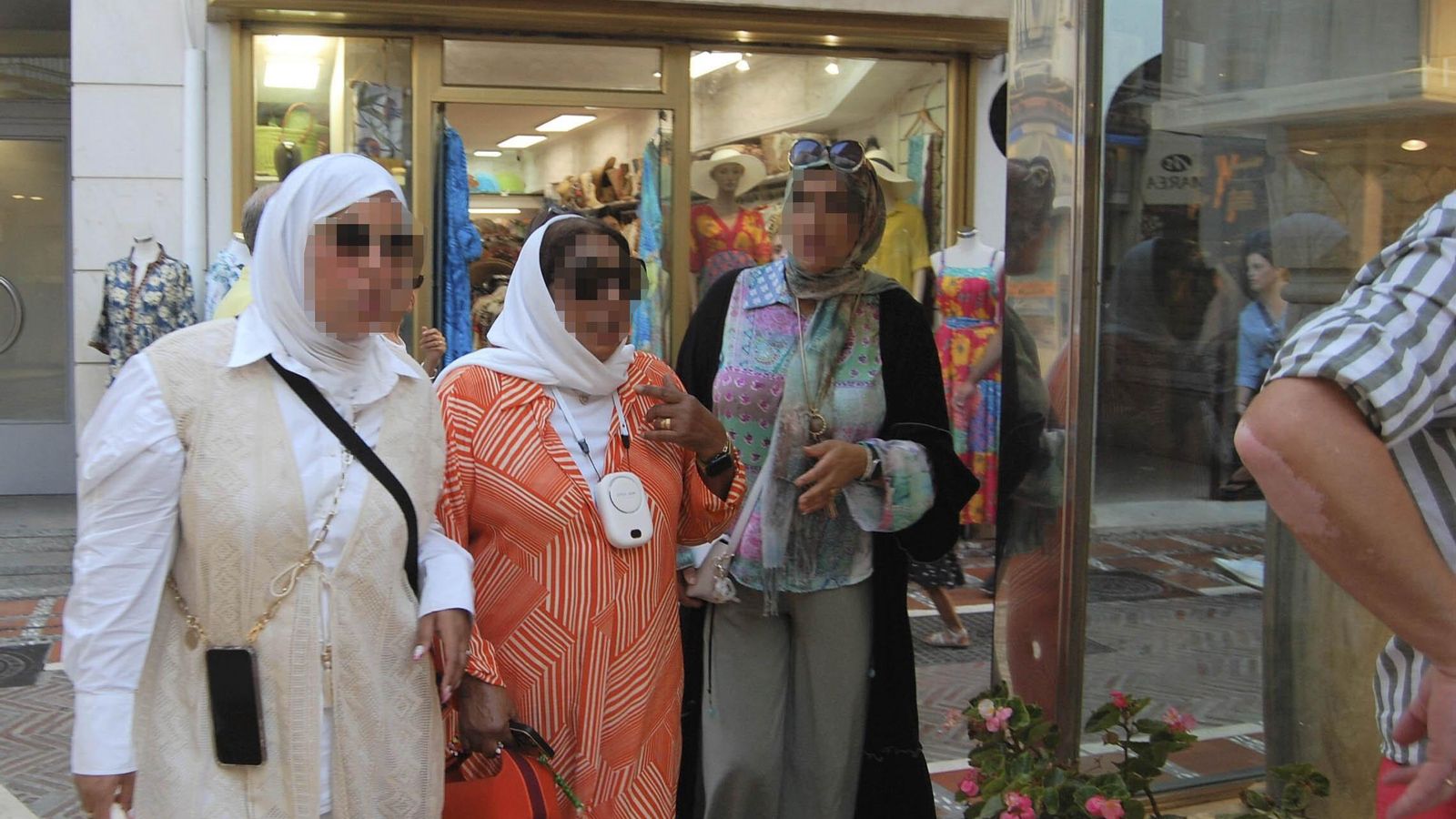 Un grupo de mujeres árabes. Un grupo de mujeres árabes.