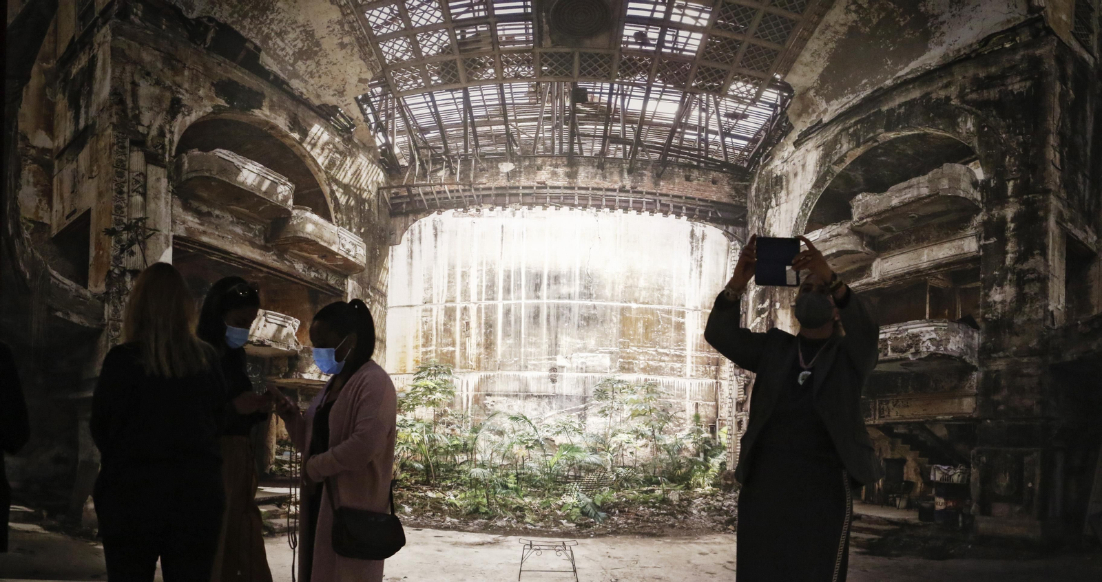 Un recorrido por la exposición 'Closer', de José María Mellado