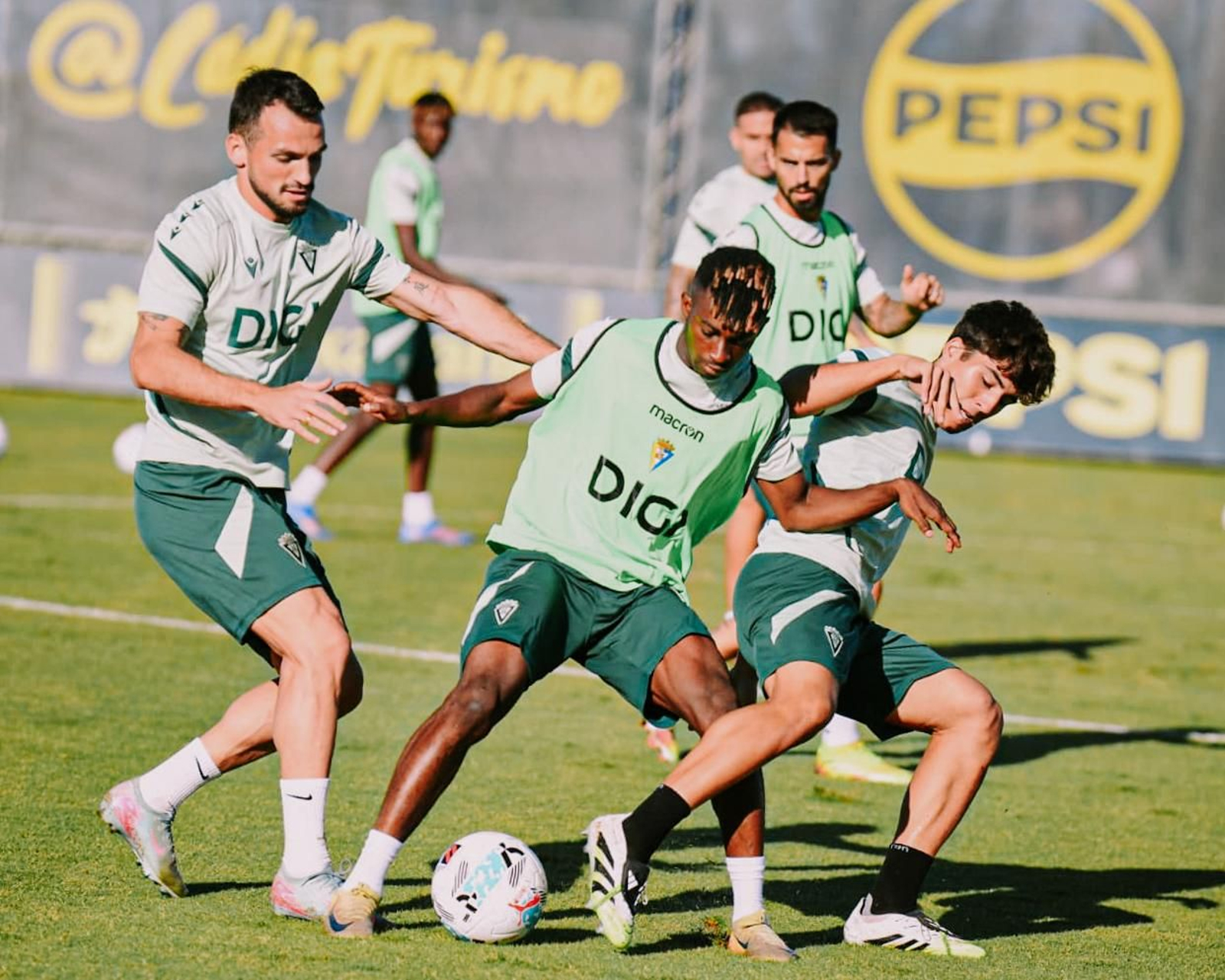 Un entrenamiento del Cádiz.