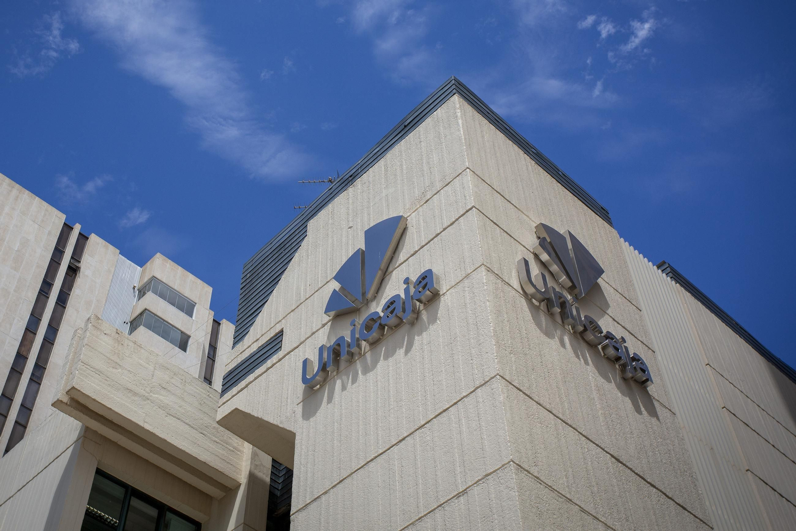 Fachada de la sede de Unicaja.