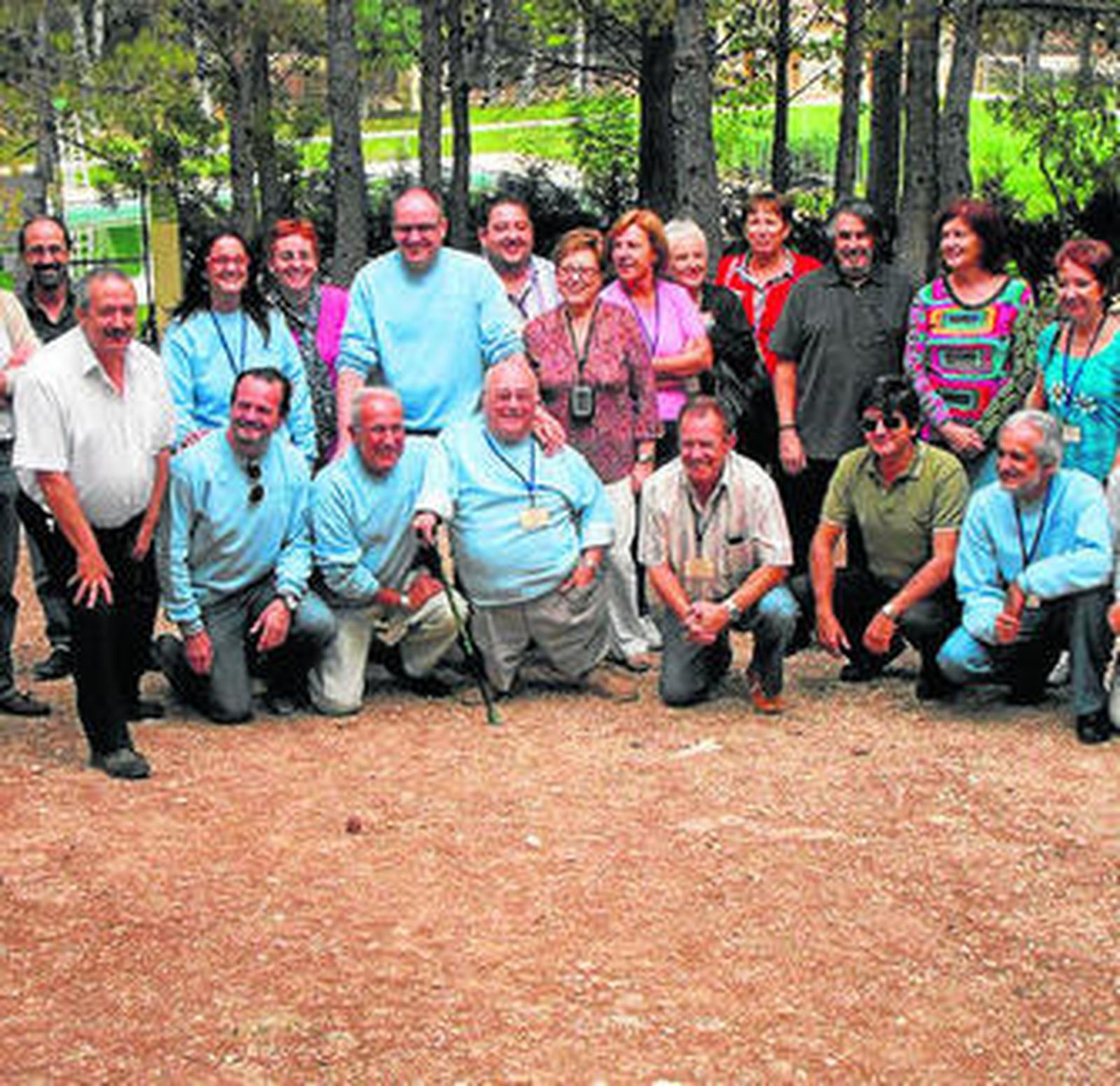 El concejal Dietmar Roth con los acuarelistas.