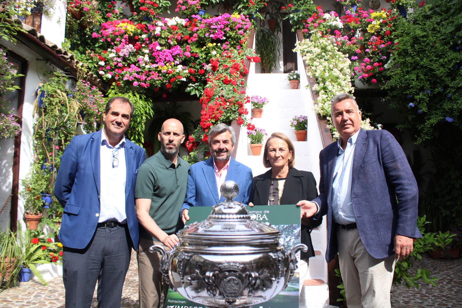 Las autoridades, durante la presentación del evento.