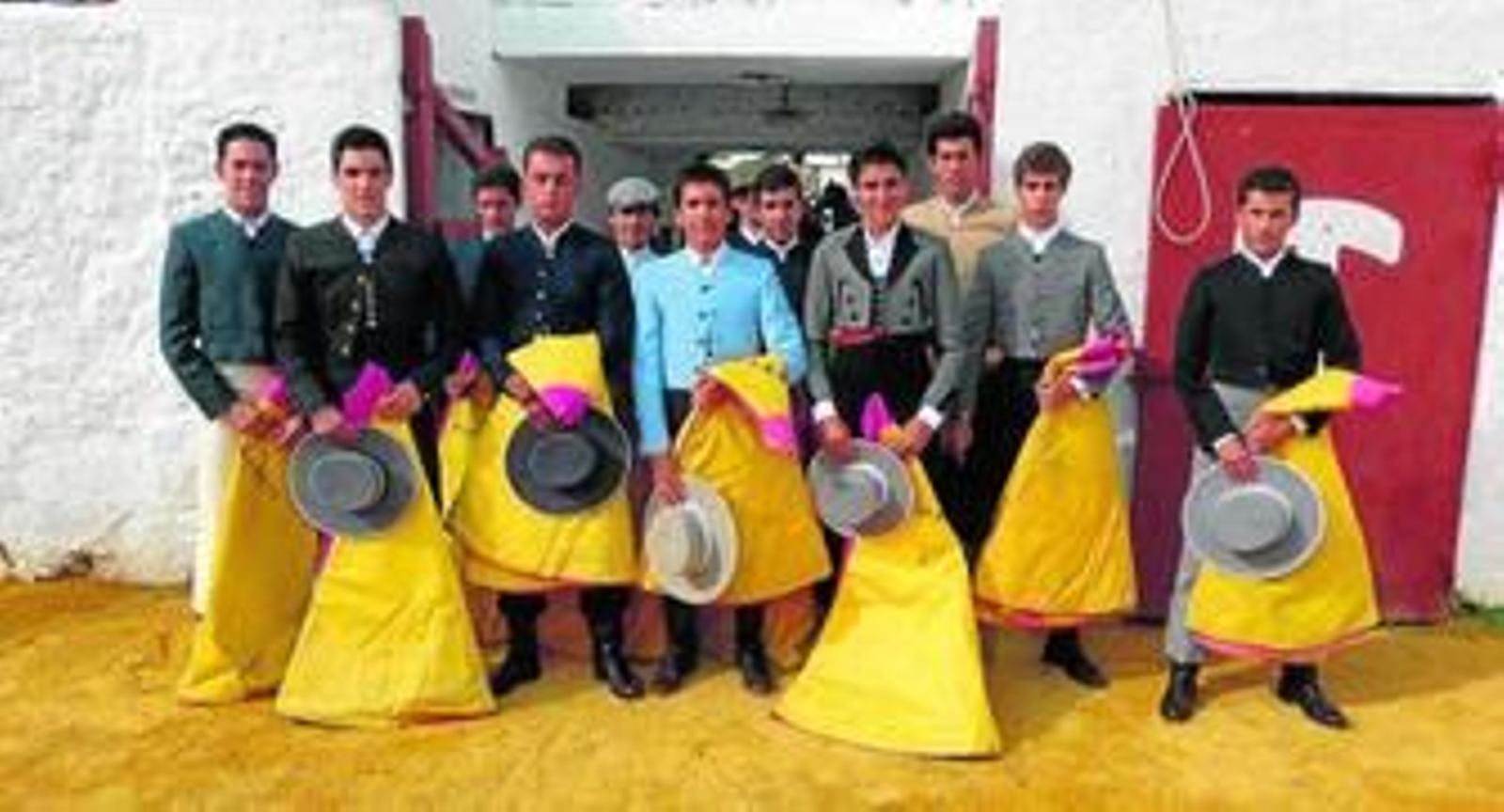Los alumnos de las escuelas taurinas en competición, en la plaza de toros de Algar.