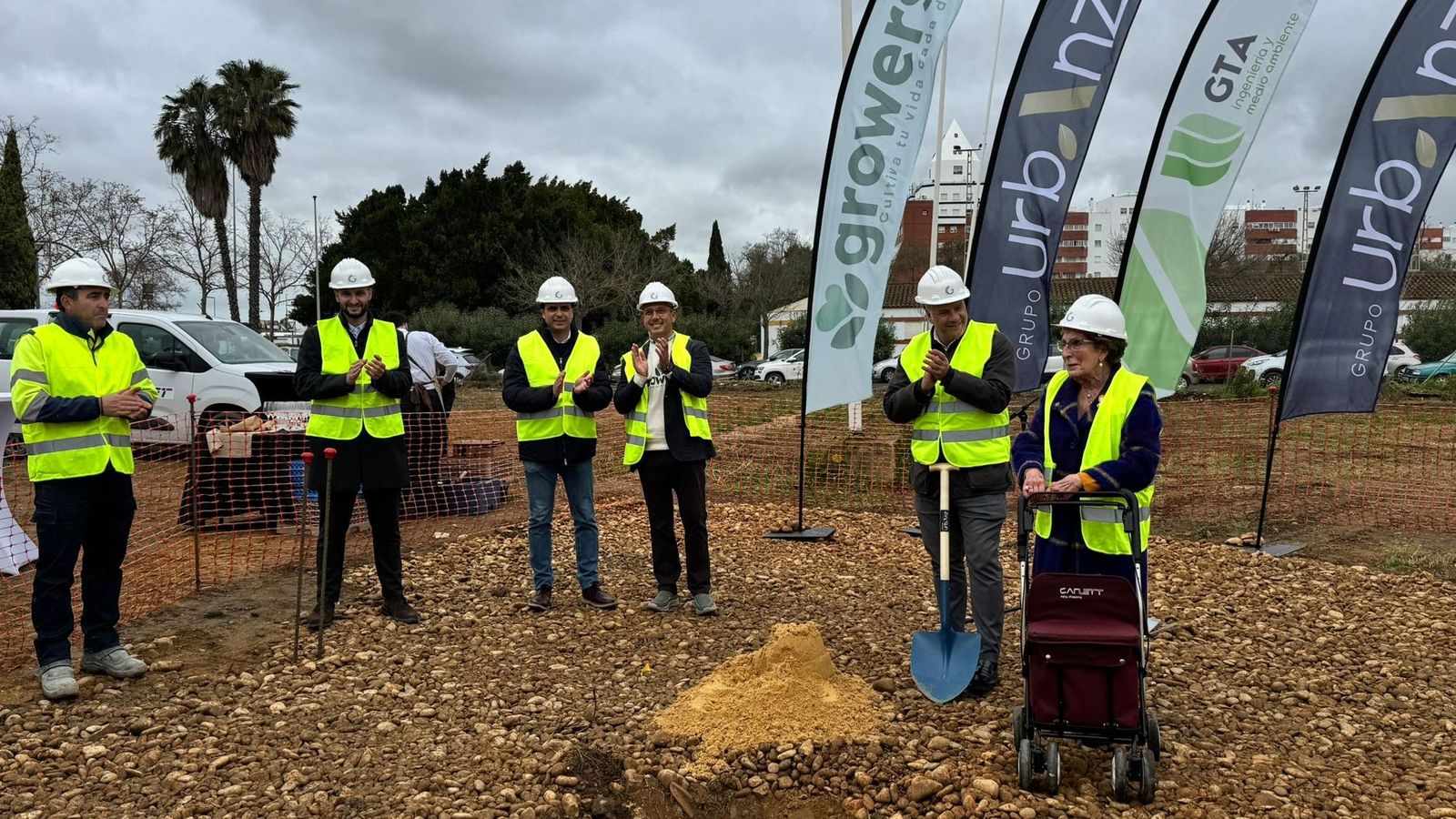 Colocación de la primera piedra del proyecto.