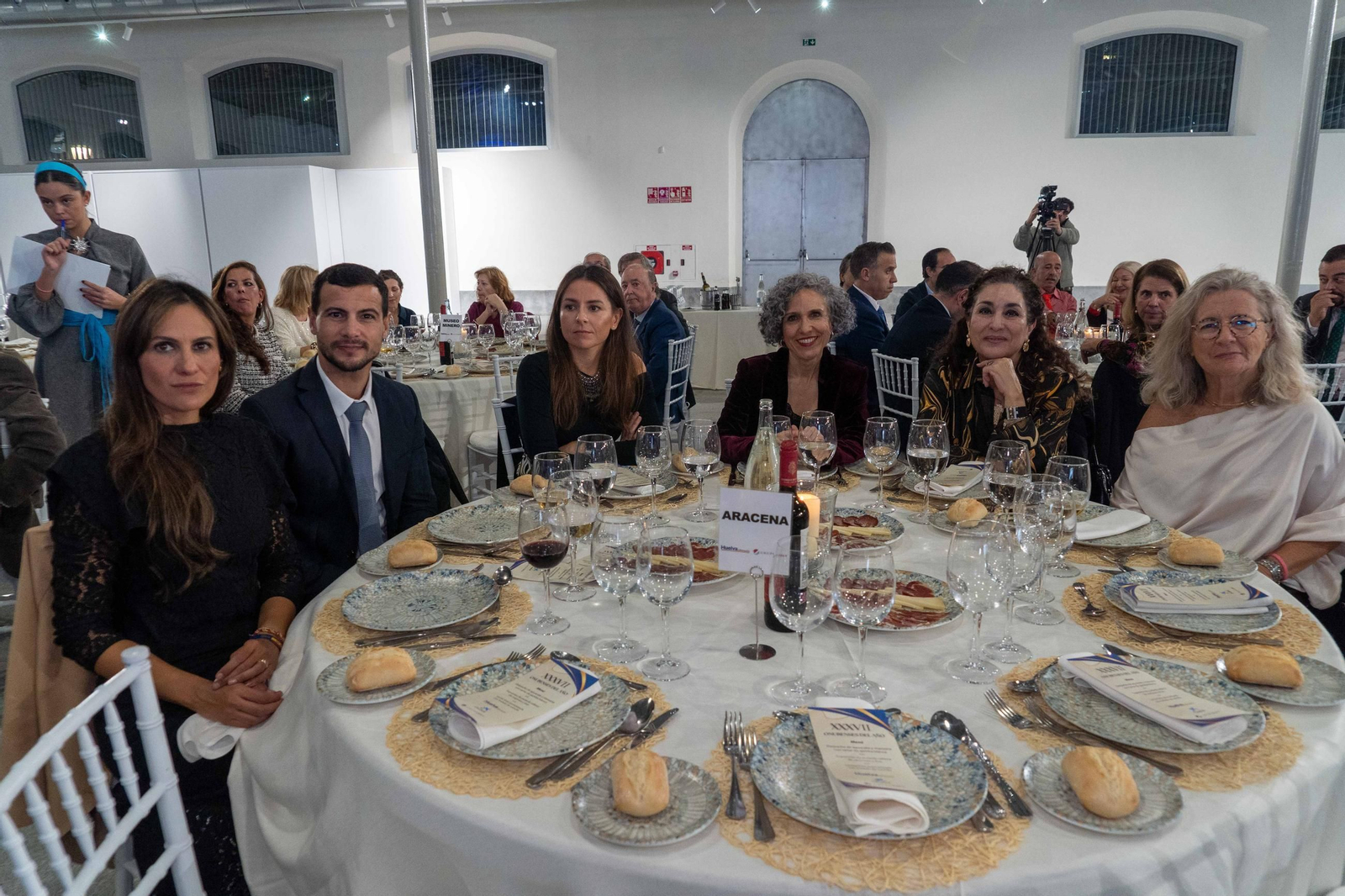 Imágenes de los invitados a la gala de los  37 premios Onubenses del Año