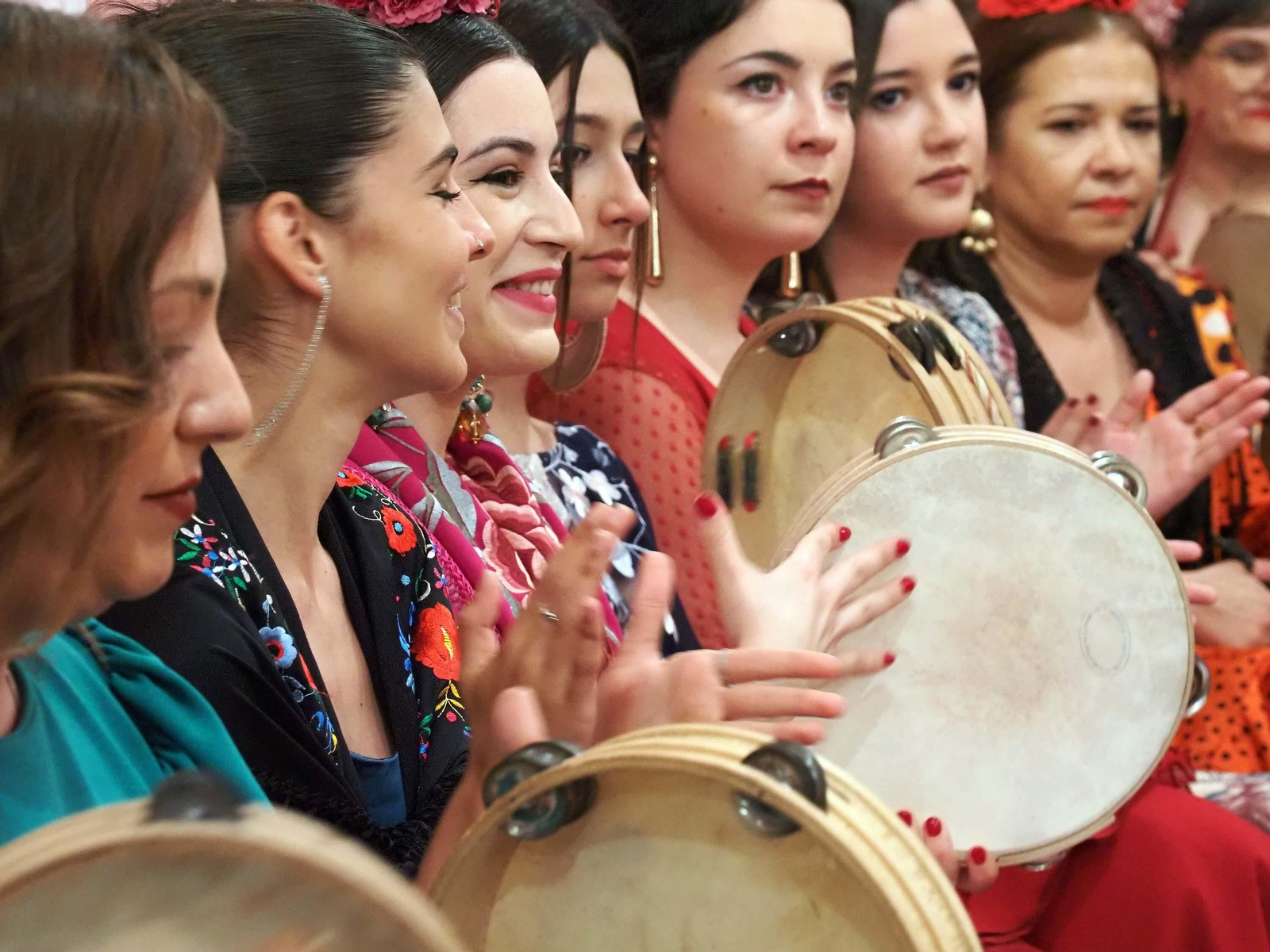 La localidad de Alosno vive con intensidad su festividad de las Cruces de Mayo.