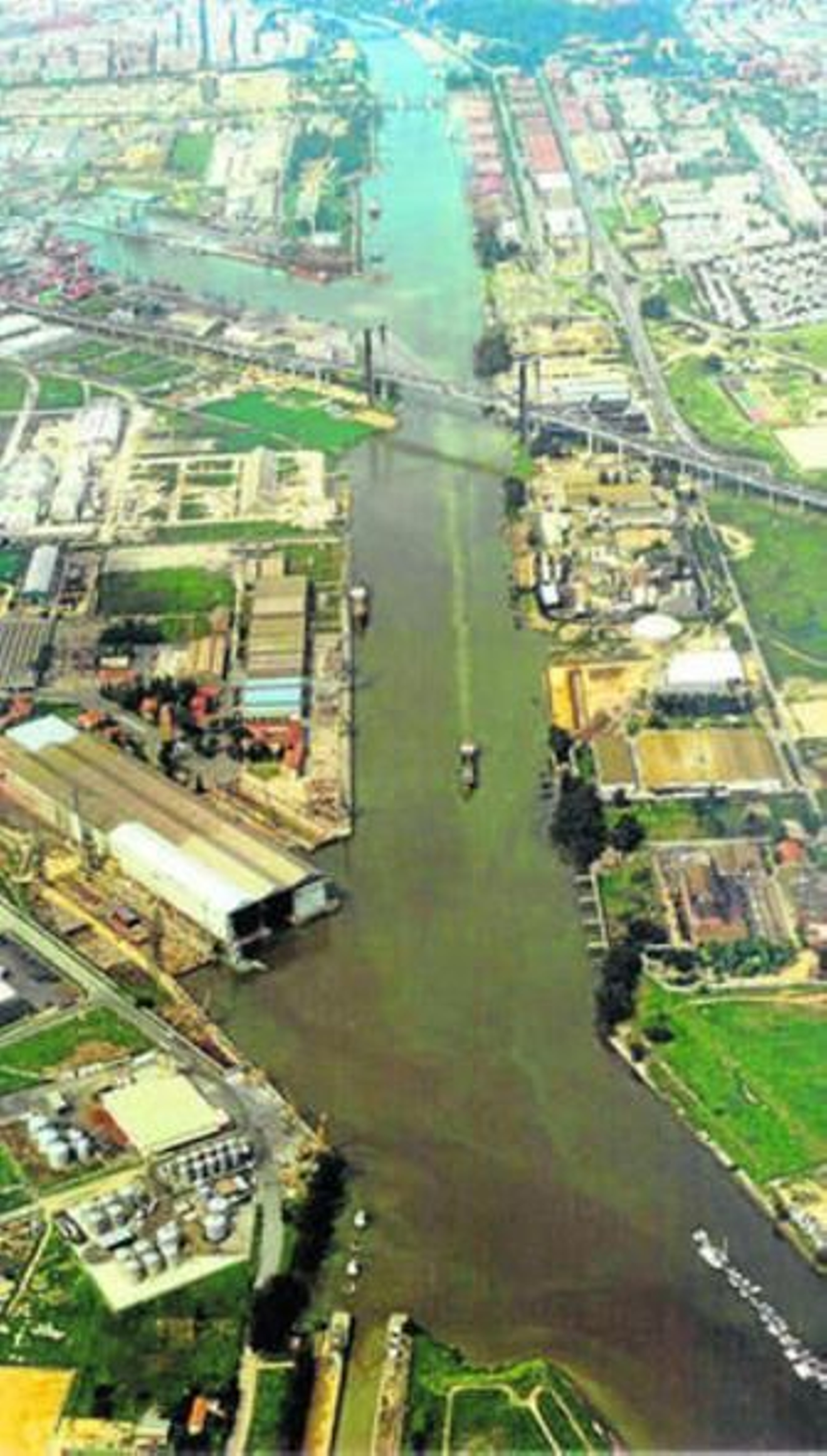 Vista aérea de terrenos del Puerto.