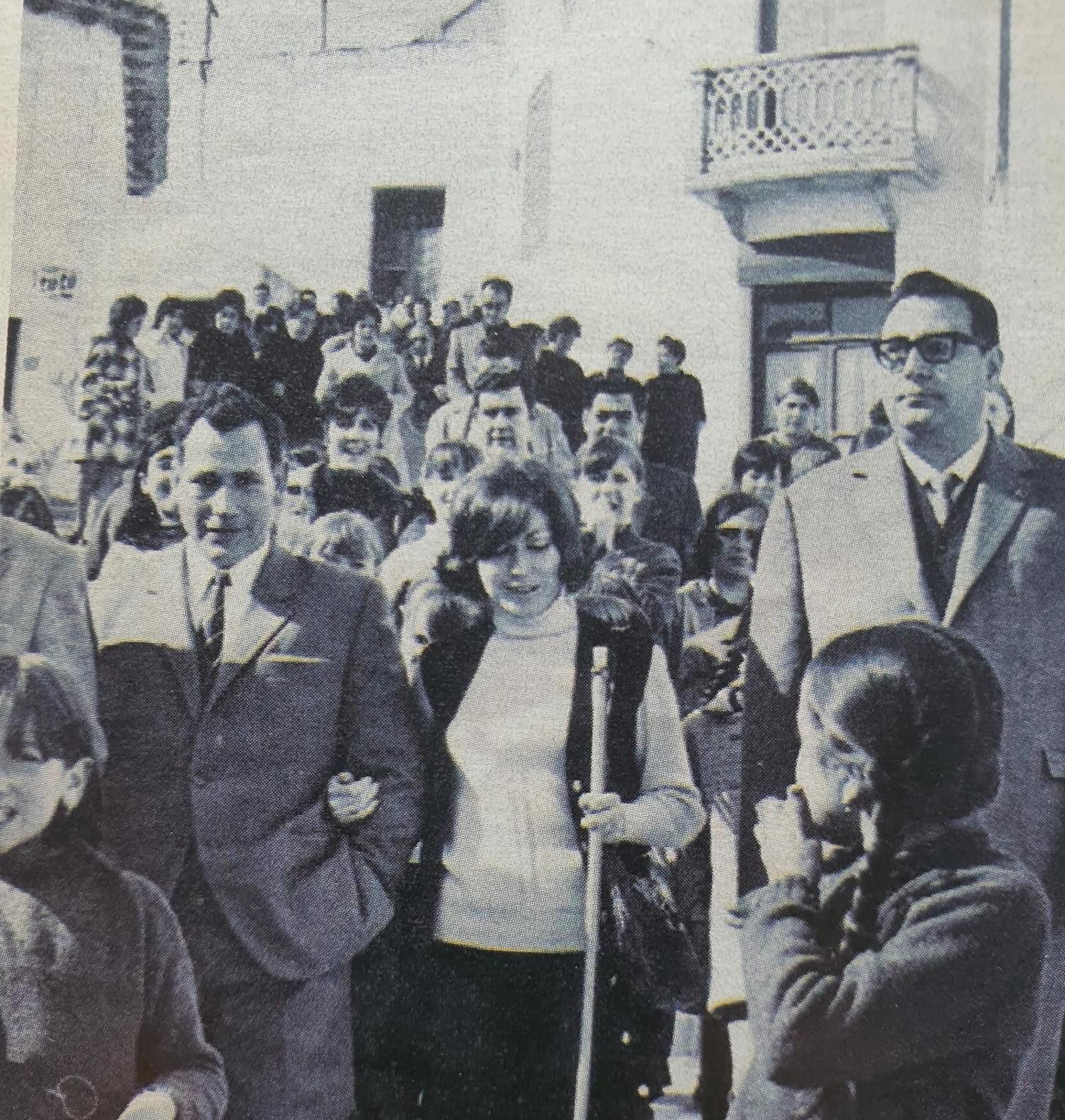 Alicia Lacuesta, con el bastón de mando Alicia Lacuesta, con el bastón de mando
