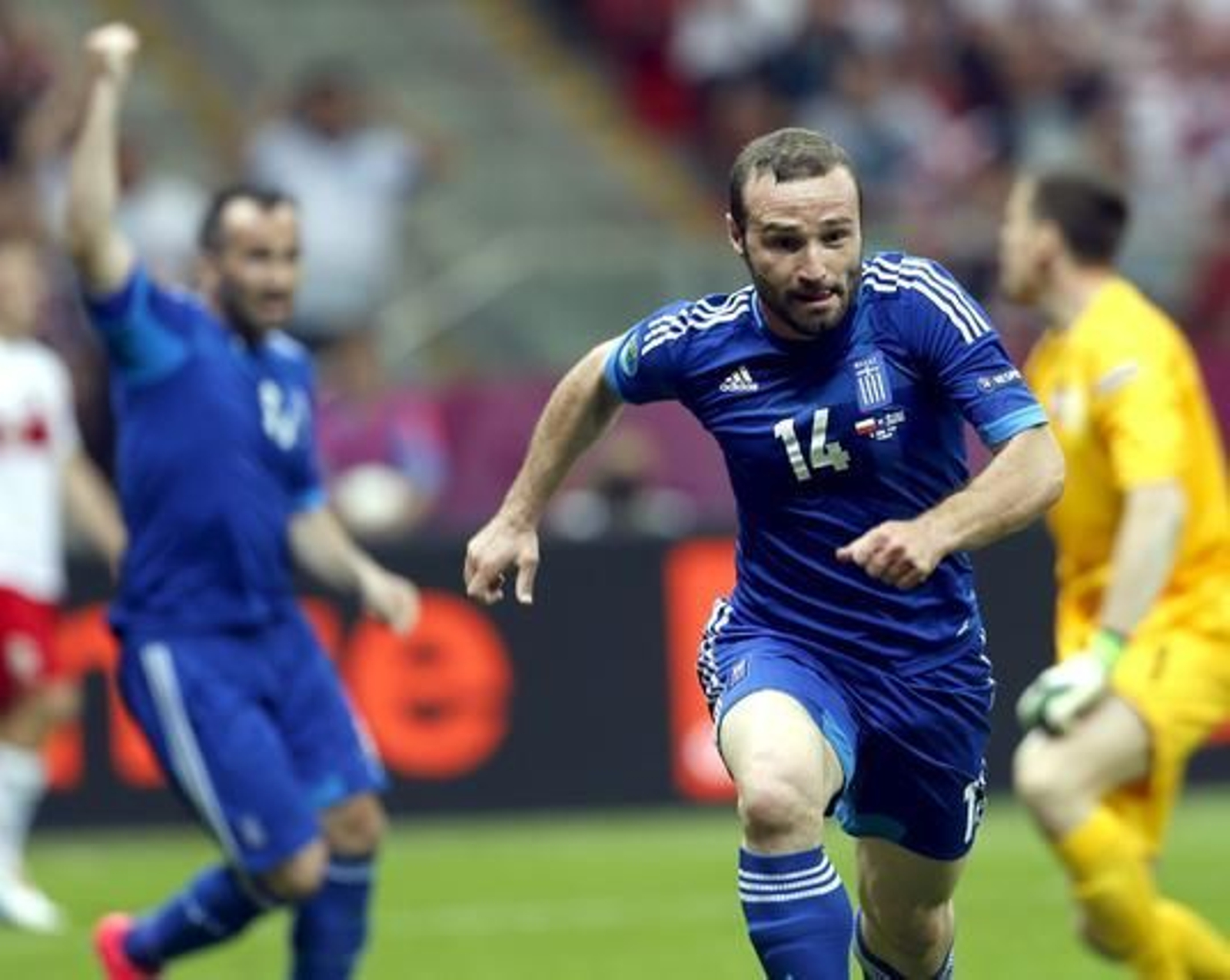 Polonia y Grecia empatan 1-1 en un interesante partido inaugural con dos expulsados, polémica y un penalti fallado.

Foto: EFE