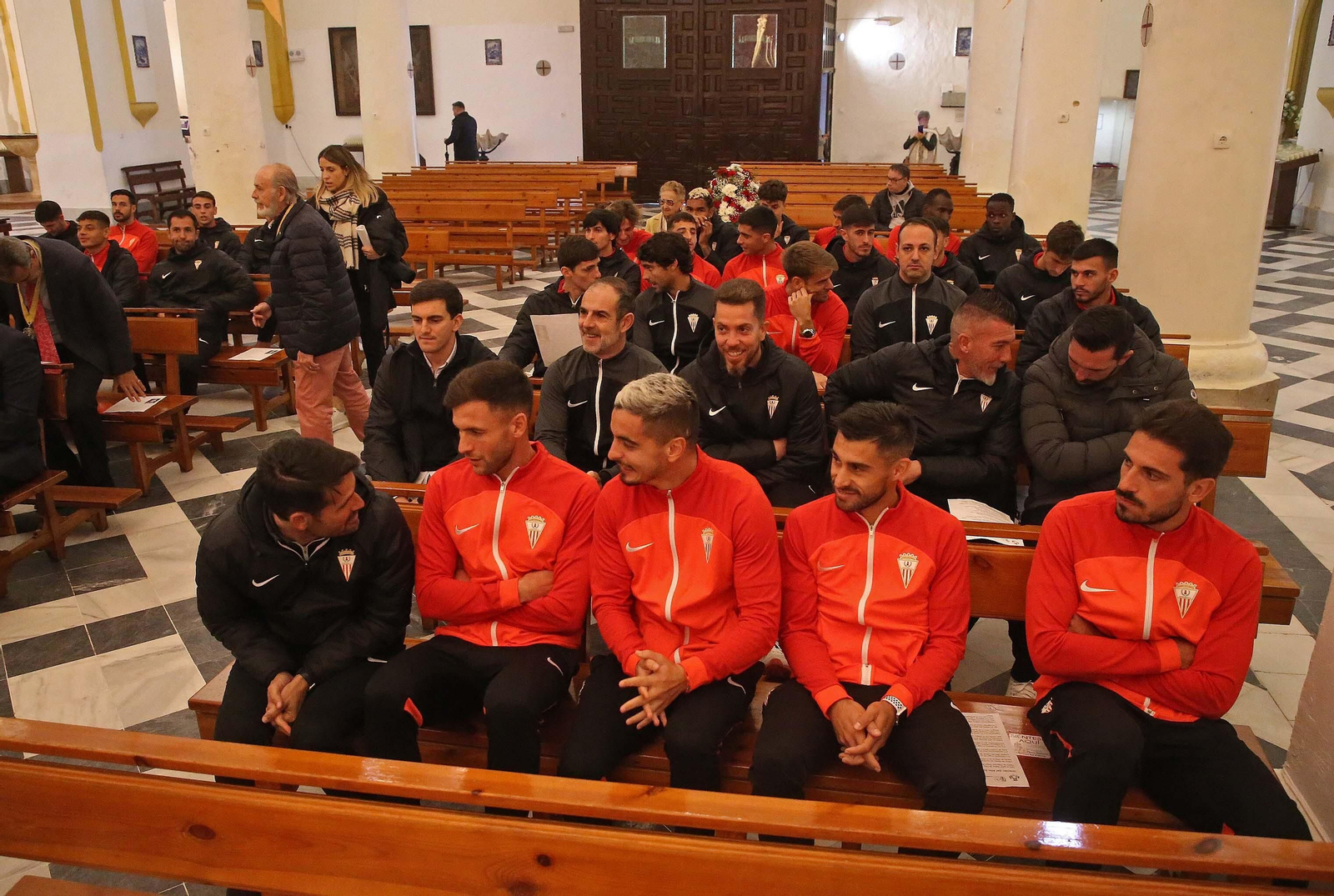 La ofrenda floral del Algeciras CF a la Virgen de la Palma, en imágenes