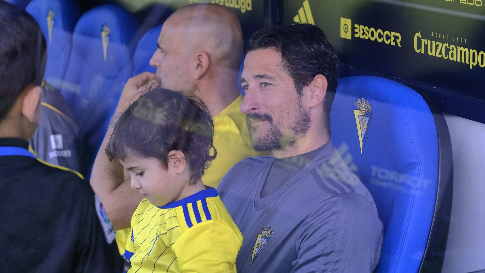 Partido de fútbol a beneficio de la Asociación de Reyes Magos en Carranza