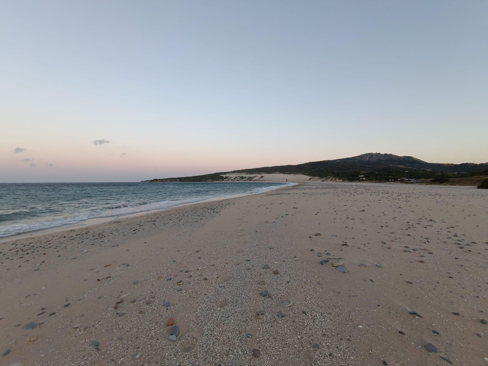 Valdevaqueros en Tarifa, una de las mejores playas de España, al amanecer