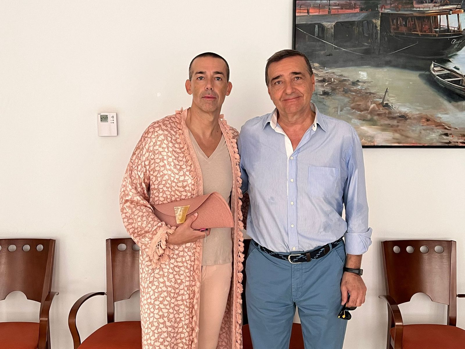 José Manuel Perea Perdiguero, posando con el concejal de Fiestas, David Calleja.