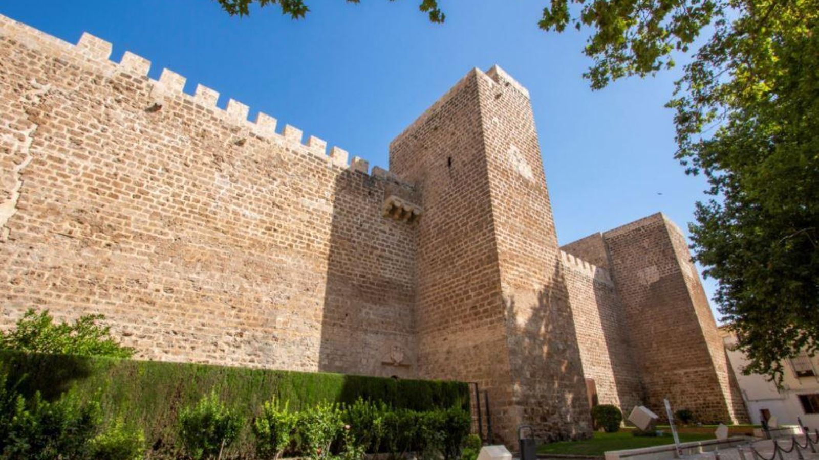 Castillo de Priego, desde la plaza del Llano.