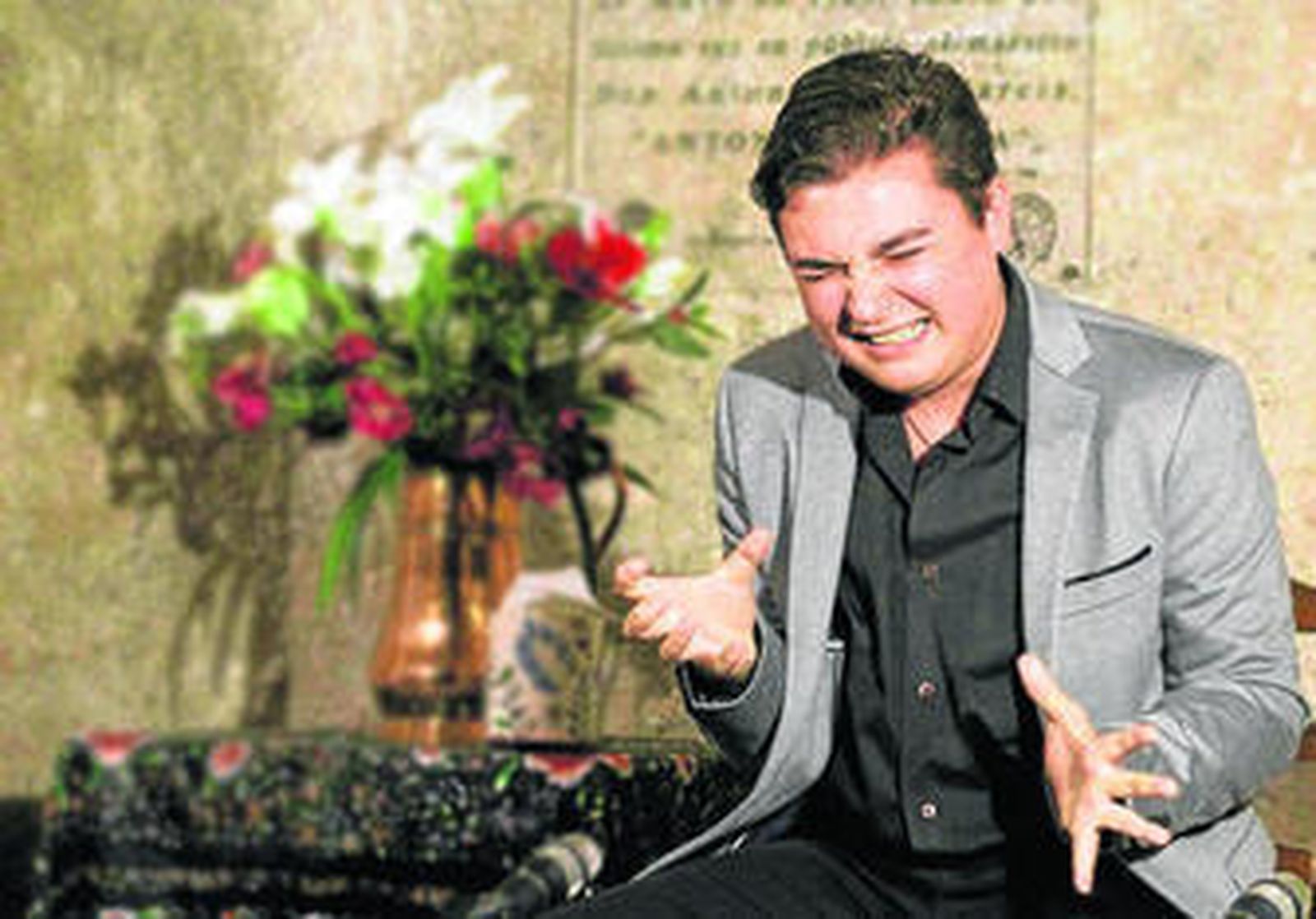 Tomás García durante su actuación en los aljibes árabes, sede de la Peña Flamenca El Taranto.