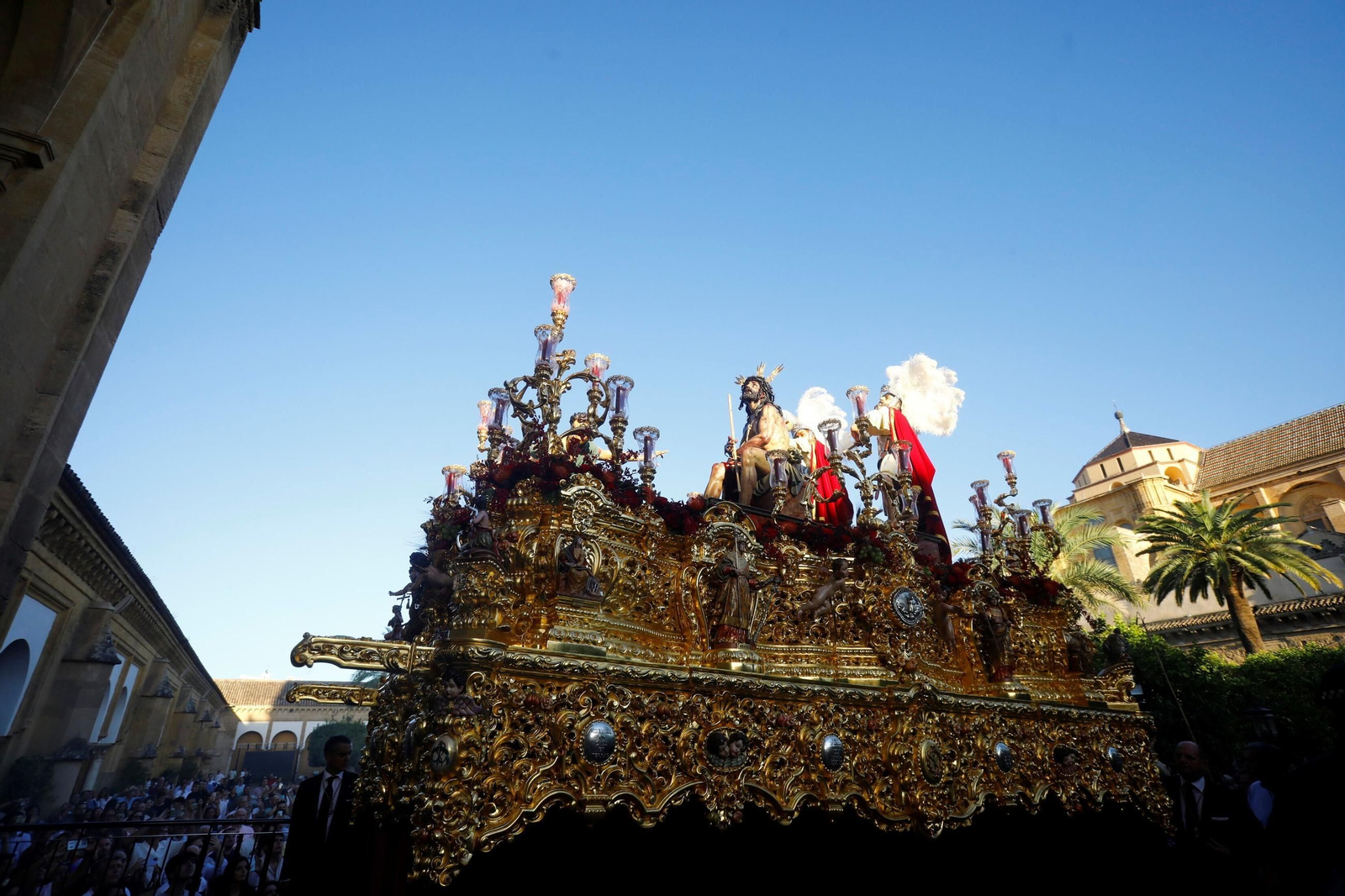 Las mejores fotos de los traslados de regreso de las hermandades tras el Magno Vía Crucis de Córdoba