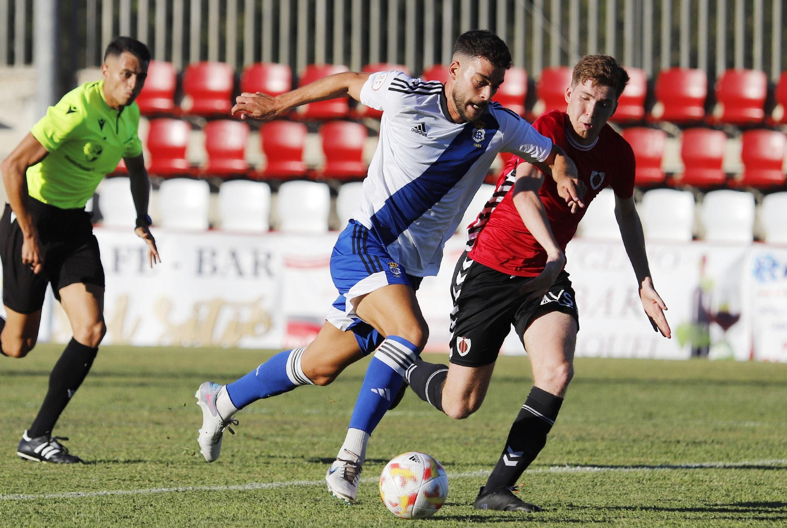 Imágenes del partido entre el Cartaya y el Recreativo de Huelva