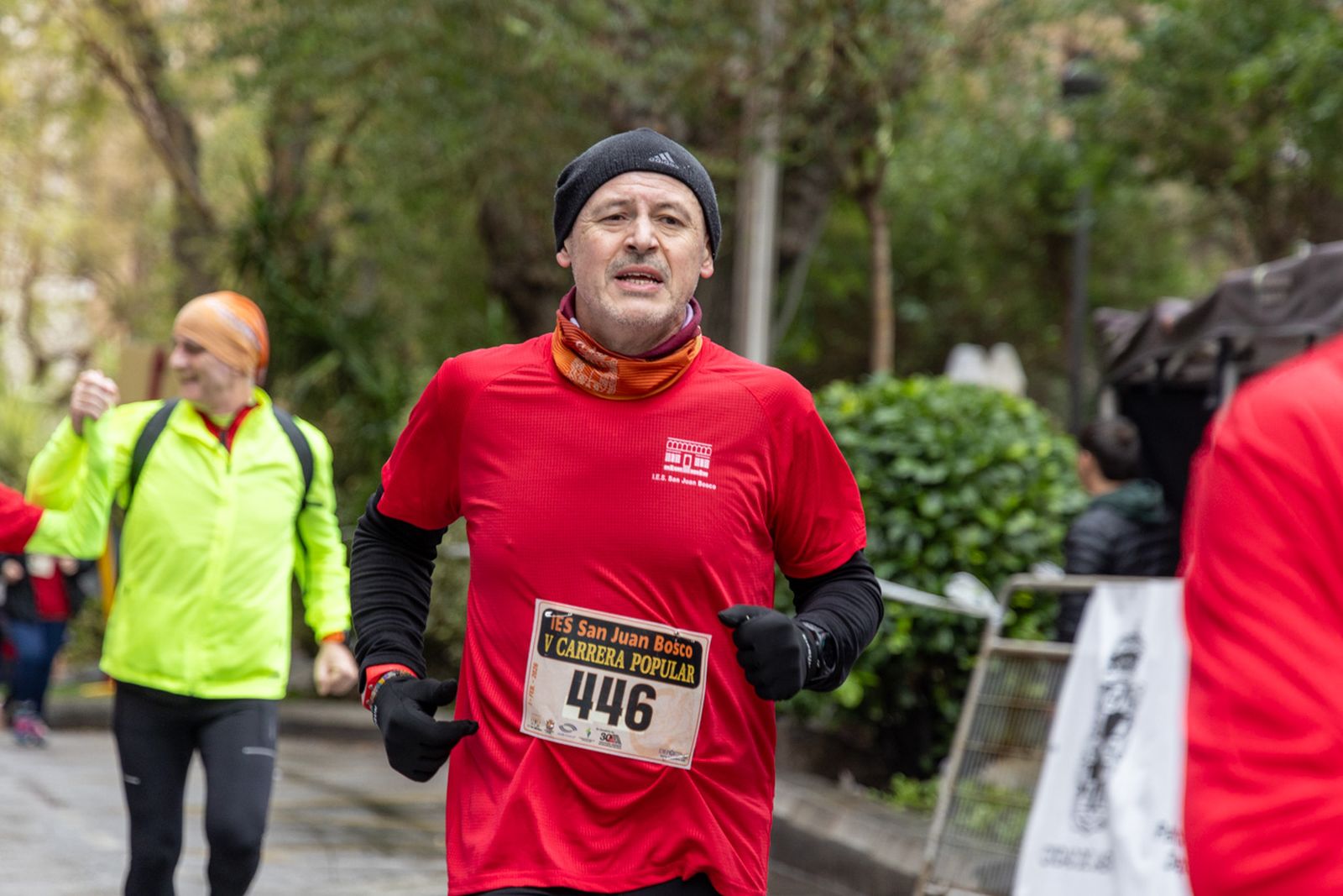 En imágenes: la lluvia no frena a más de un millar de corredores en la V Carrera Popular del IES San Juan Bosco (2)