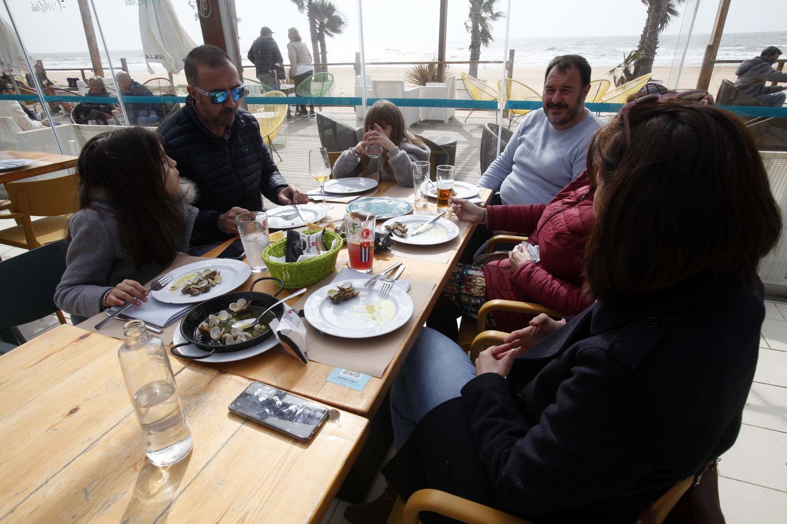 Ambiente en las terrazas de El Rompido y Punta Umbría durante este sábado.