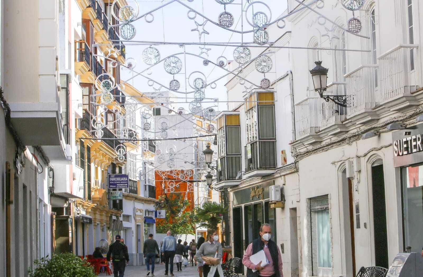 Alumbrado que ya se ha instalado en la calle La Fuente.
