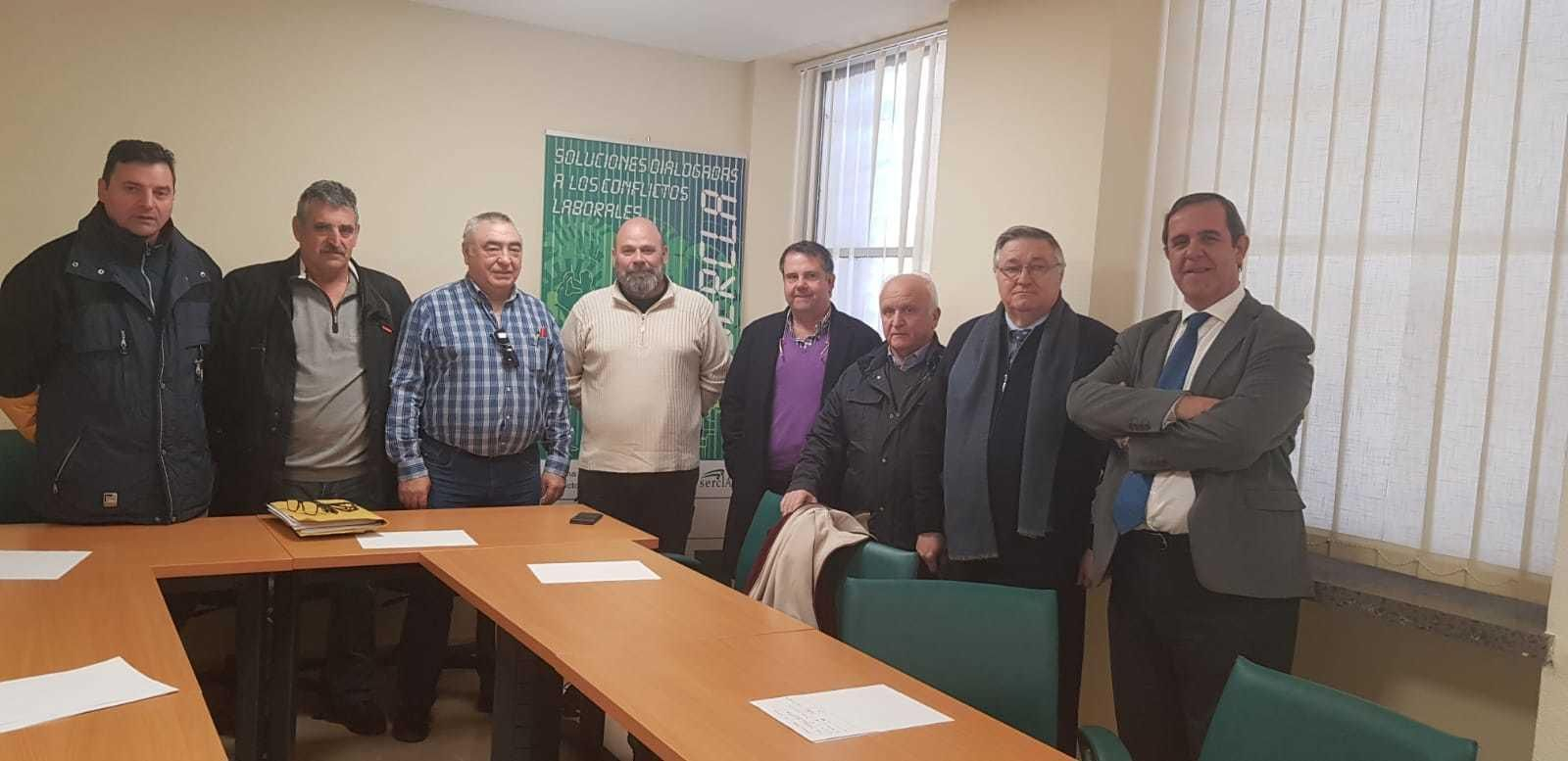 Empresarios y UGT firman el convenio colectivo de transportes de viajeros