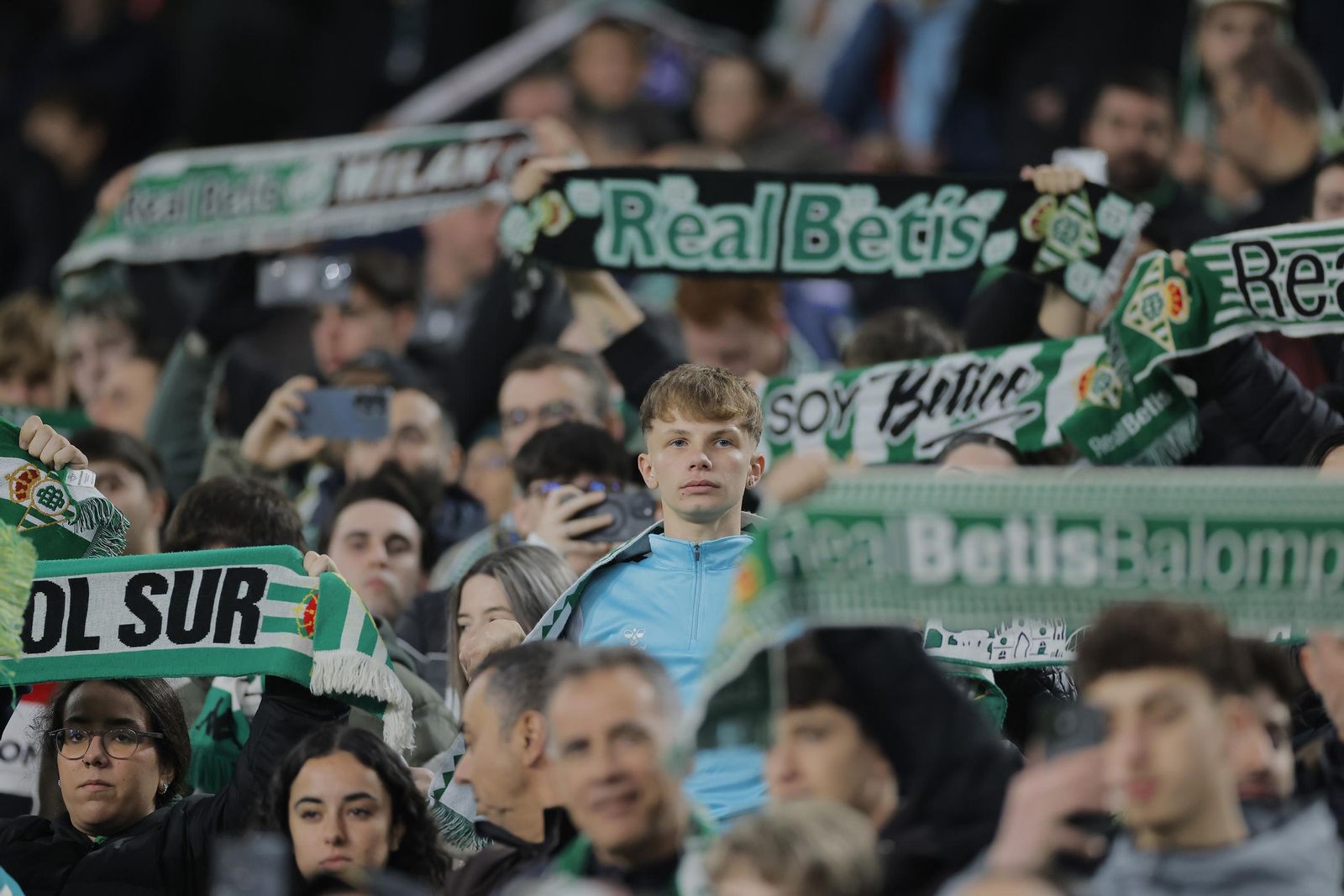 Búscate en las fotos del Betis - Utrecht