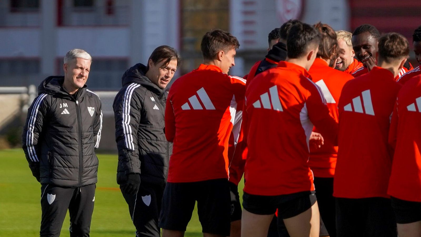 Almeyda ante su plantilla en un reciente entrenamiento.