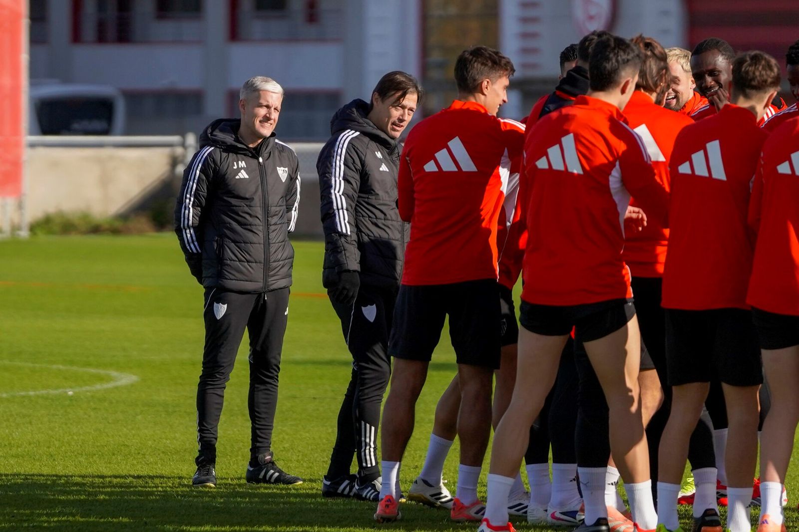 Almeyda ante su plantilla en un reciente entrenamiento.
