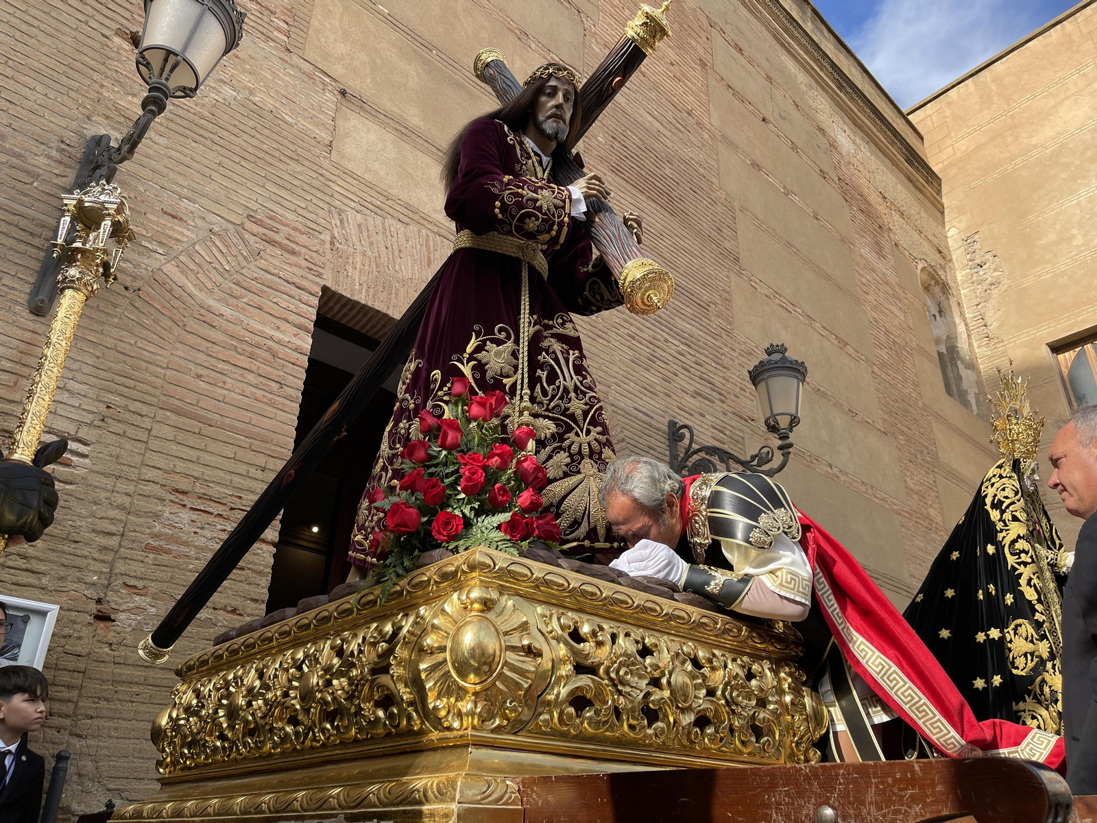 Las imágenes de la Subida de Jesús y la procesión del Viernes Santo por la mañana en Vera