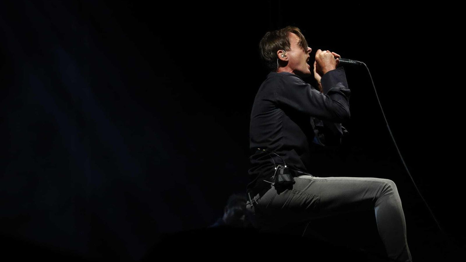 El vocalista de Suede en un momento del concierto.