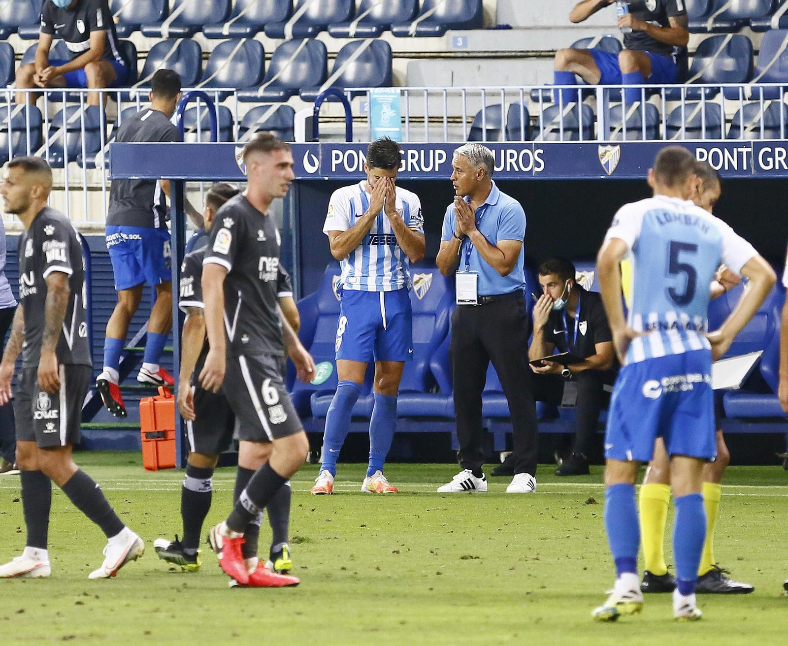 Pellicer charla con Adrián durante la pasada temporada.