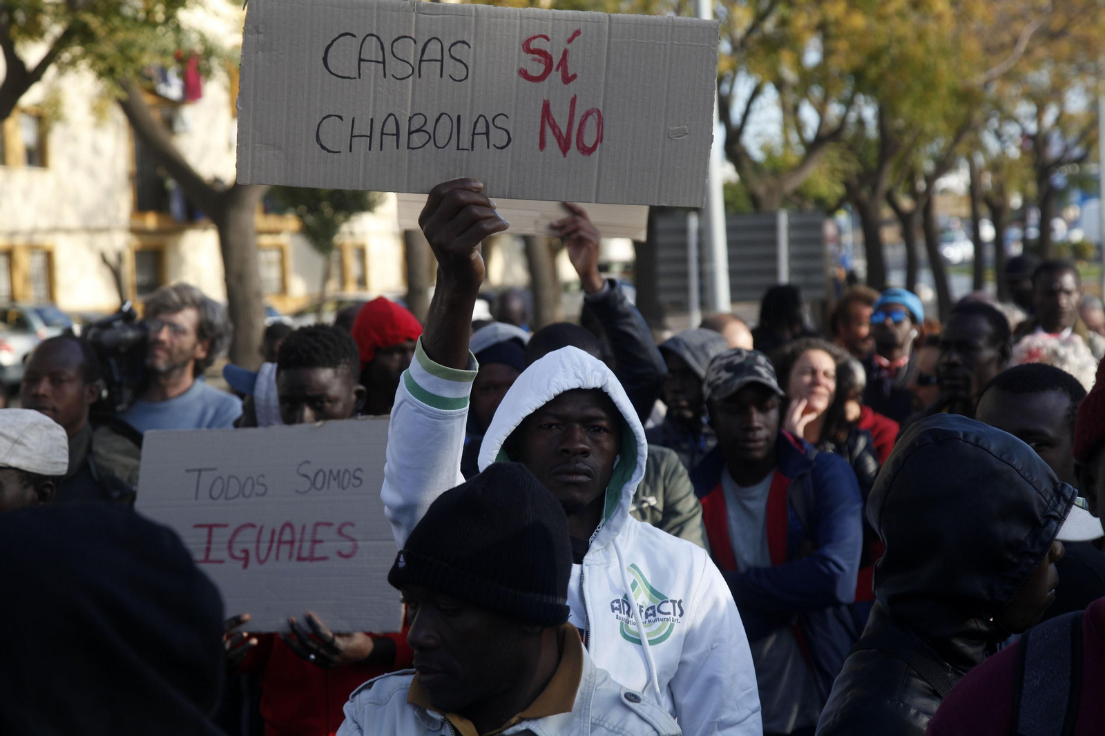 Concentración de de inmigrantes para pedir una vivienda digna.